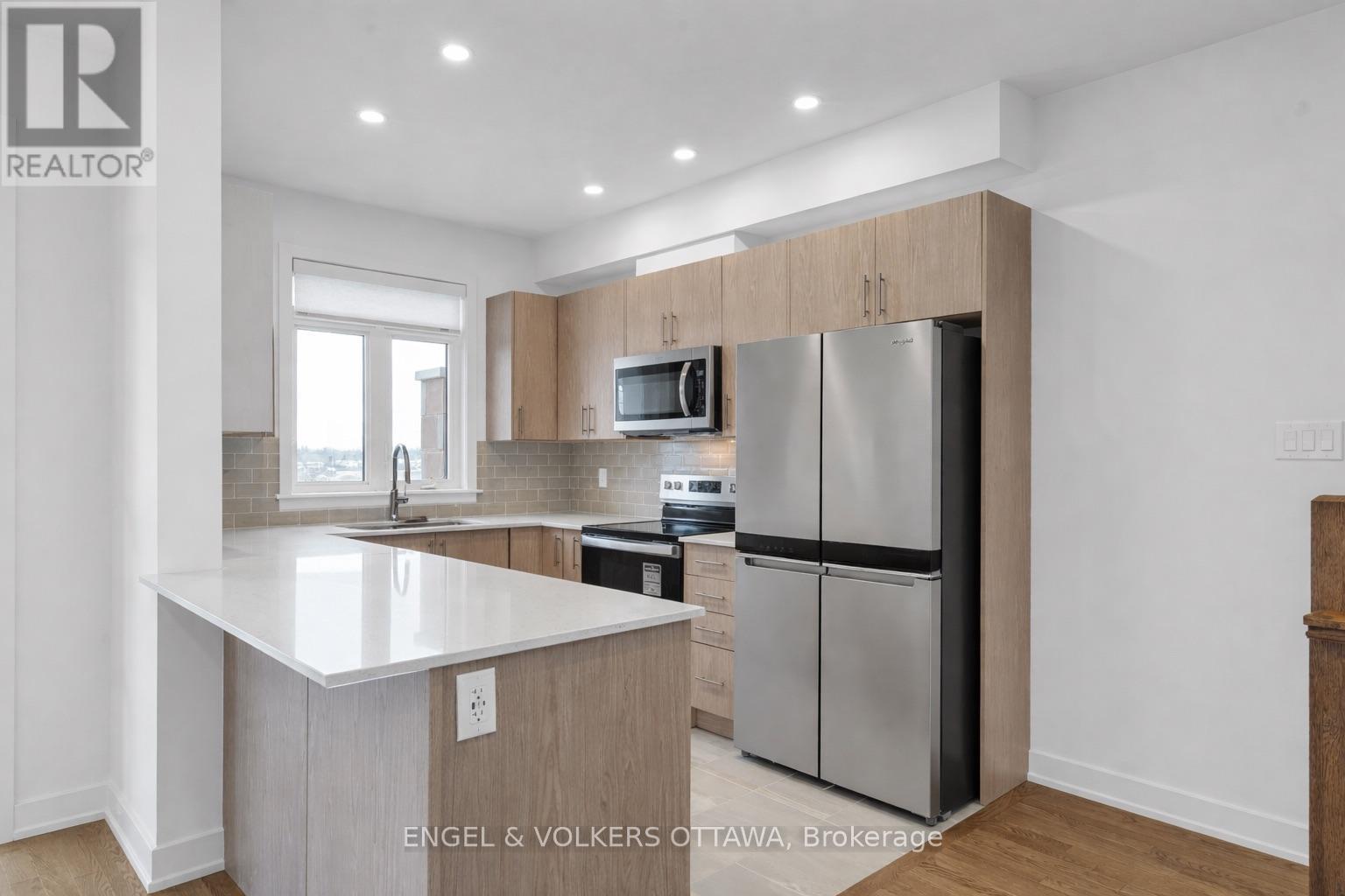 802 Anciano Crescent, Ottawa, Ontario  K2S 0J7 - Photo 4 - X12985680