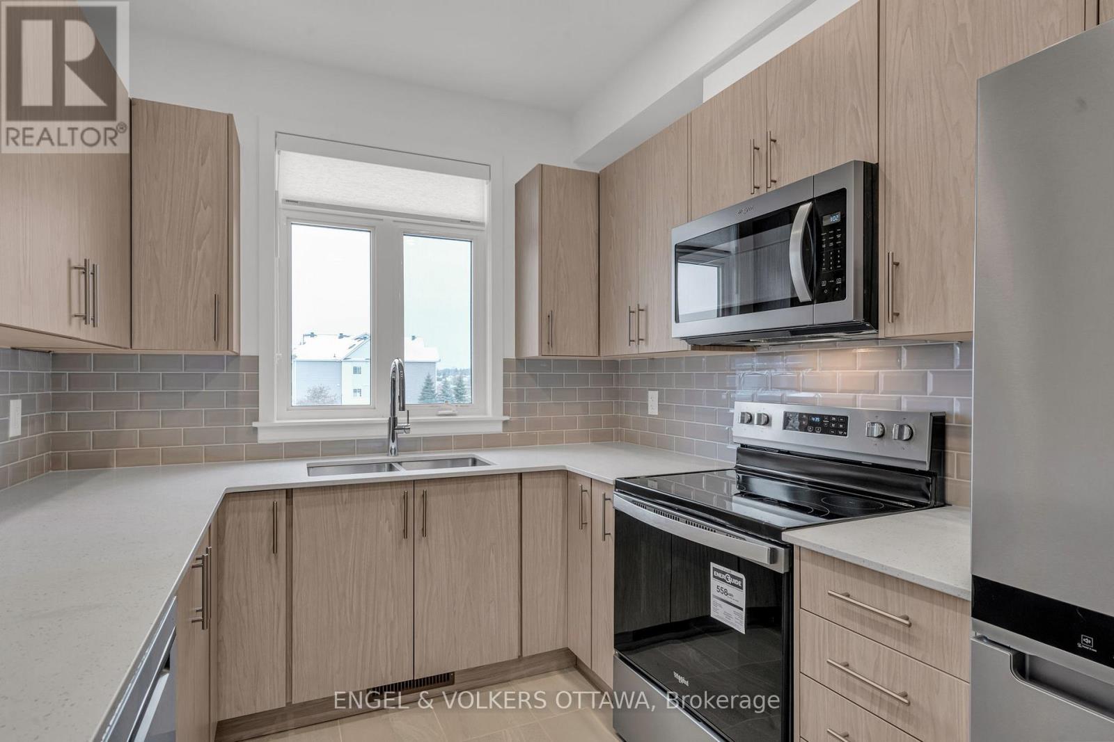 802 Anciano Crescent, Ottawa, Ontario  K2S 0J7 - Photo 6 - X12985680