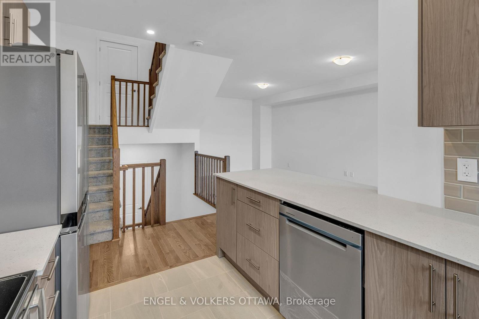 802 Anciano Crescent, Ottawa, Ontario  K2S 0J7 - Photo 7 - X12985680