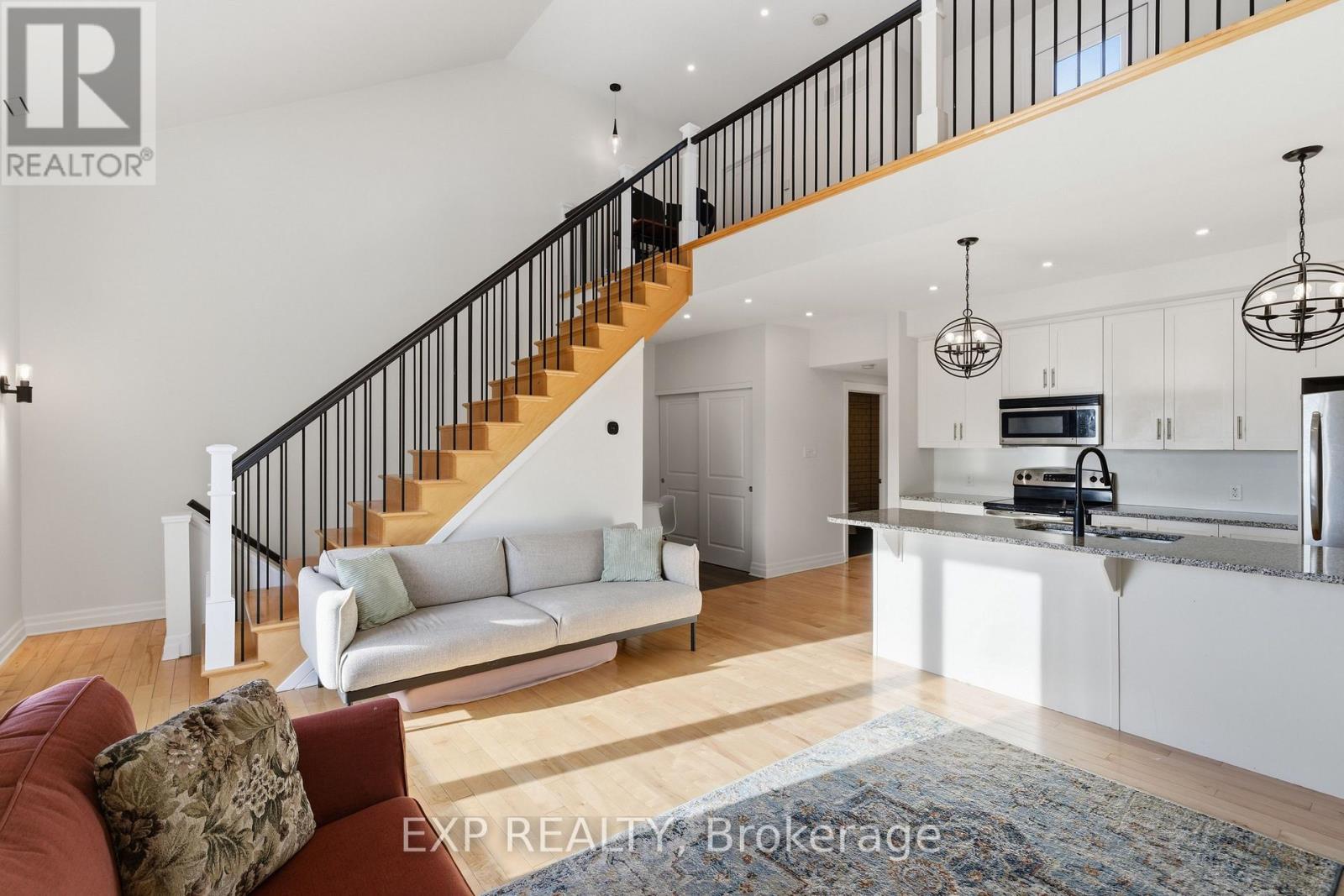 28 Meach Private, Ottawa, Ontario  K2S 0T8 - Photo 2 - X12985758