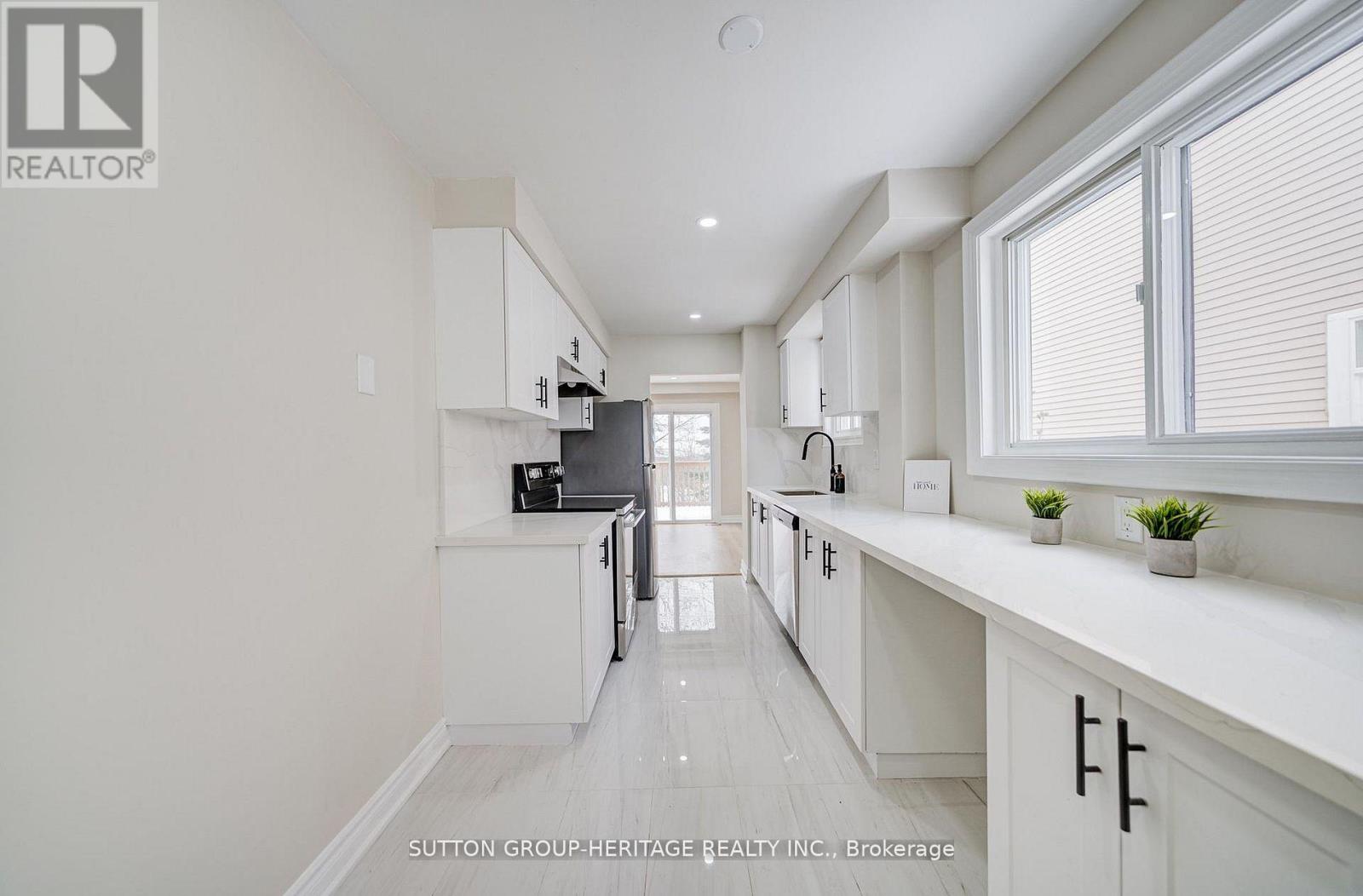 639 Down Crescent, Oshawa, Ontario  L1H 7X9 - Photo 9 - E12985650