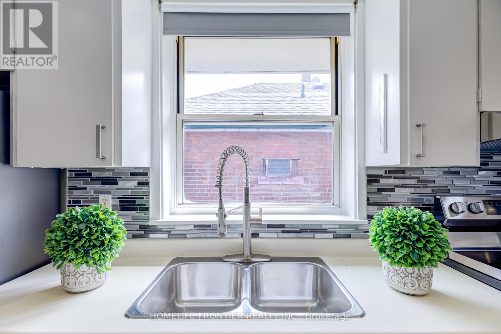 1105 Greenwood Avenue, Toronto, Ontario  M4J 4E5 - Photo 17 - E12985686