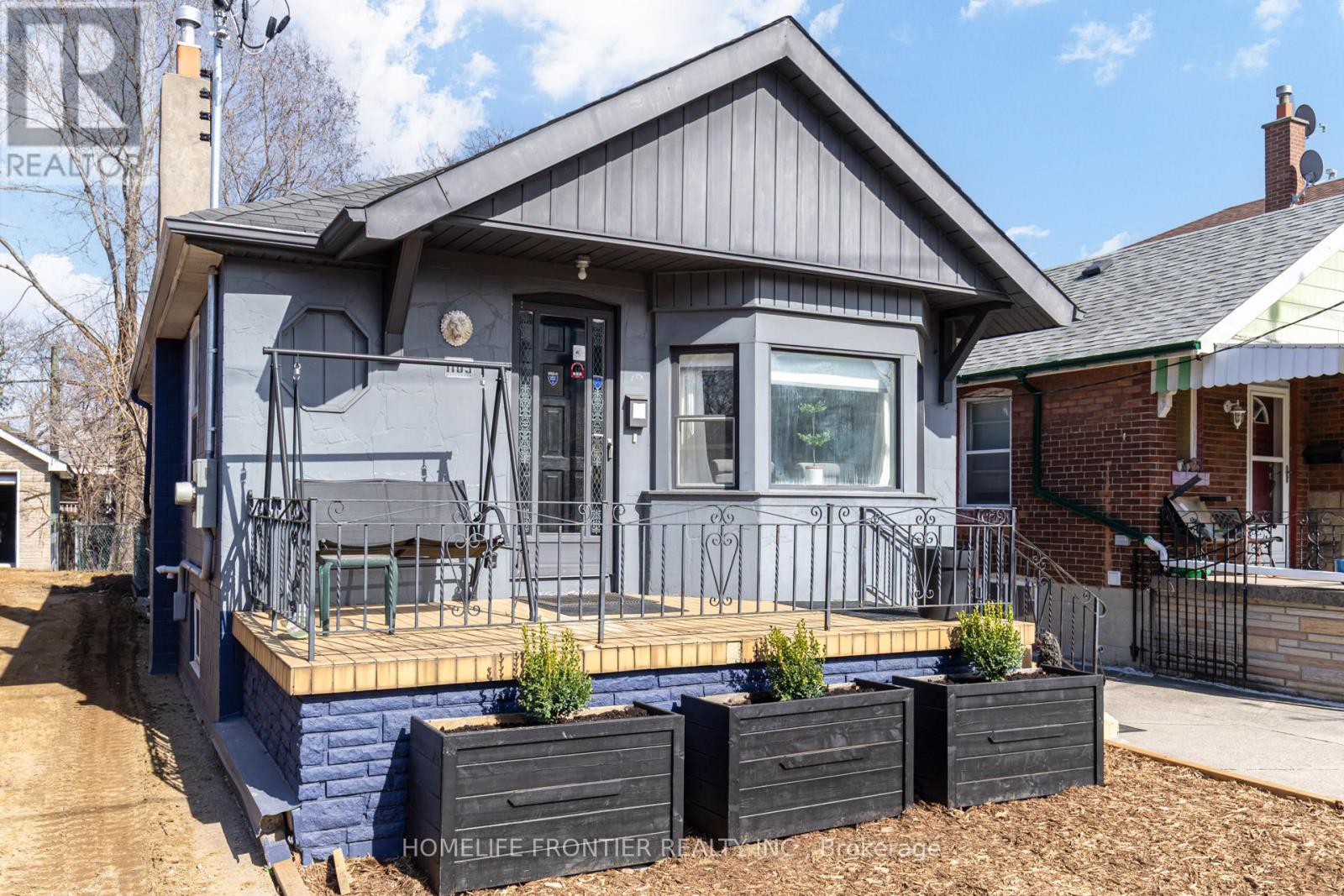 1105 Greenwood Avenue, Toronto, Ontario  M4J 4E5 - Photo 2 - E12985686