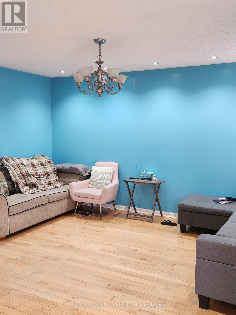 34 Bobolink Avenue, Toronto, Ontario  M1X 1W3 - Photo 6 - E12985708