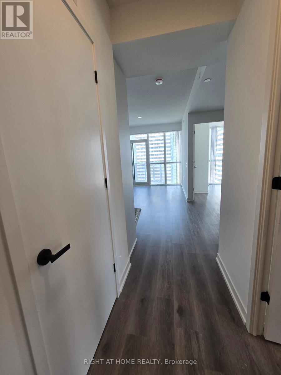 3903 - 28 Interchange Way, Vaughan, Ontario  L4K 0P8 - Photo 4 - N12985676