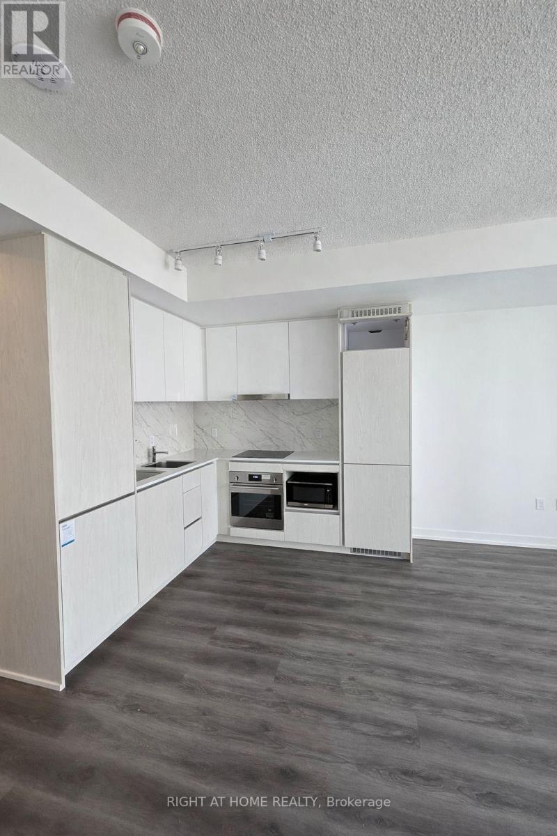 3903 - 28 Interchange Way, Vaughan, Ontario  L4K 0P8 - Photo 5 - N12985676