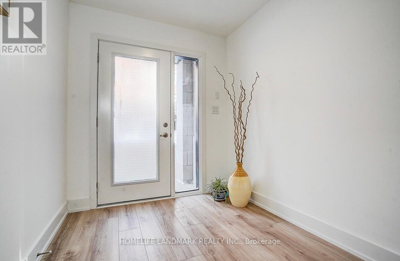 27 Chestnut Court, Aurora, Ontario  L4G 4A4 - Photo 3 - N12983030