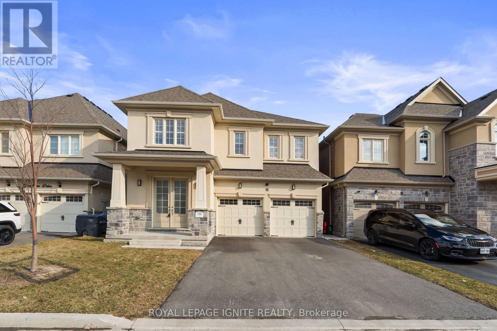 11 Jenwood Crescent, Brampton, Ontario  L6R 4C6 - Photo 2 - W12985674