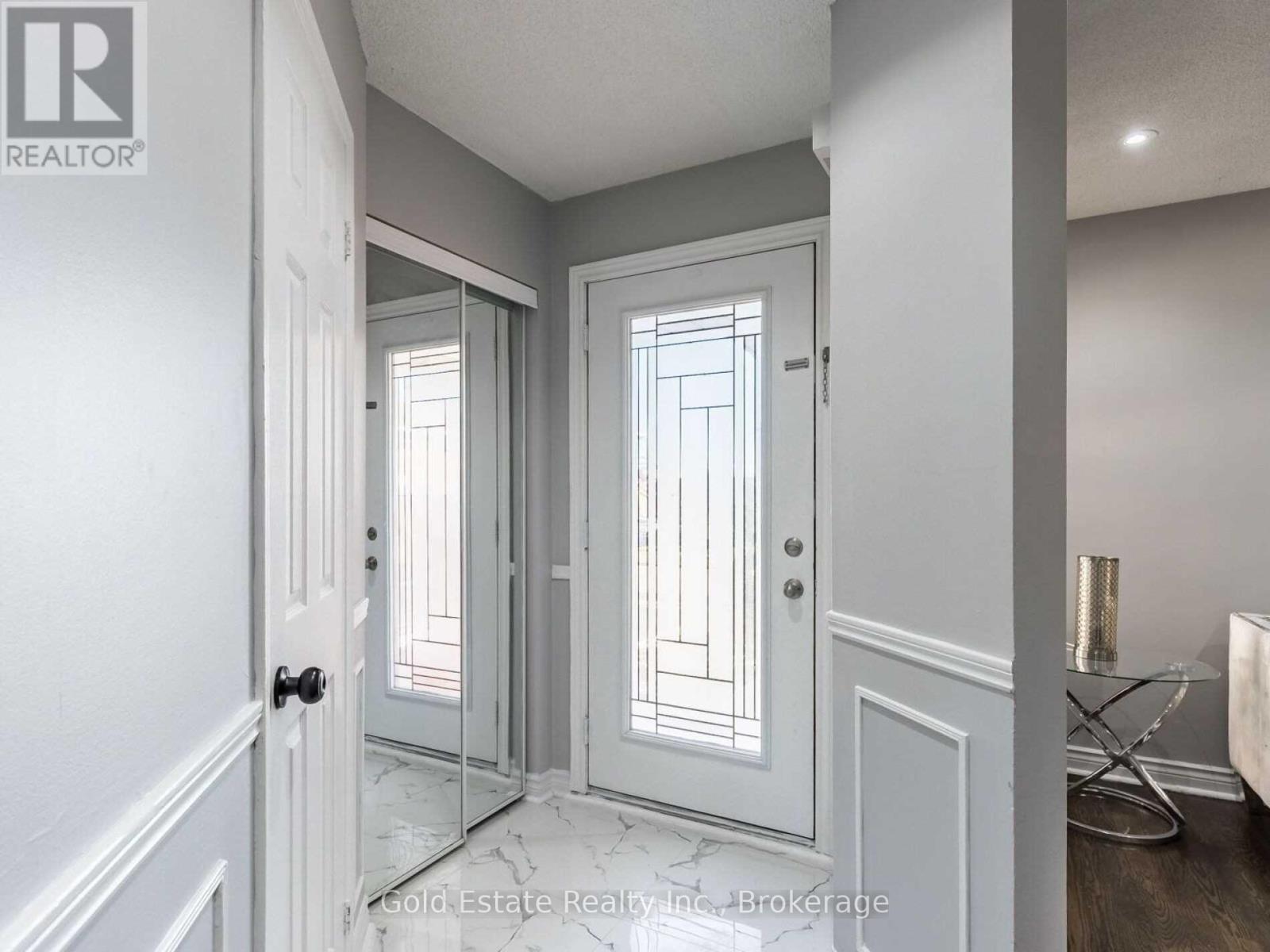 Upper - 25 Horsham Street, Brampton, Ontario  L6X 3R6 - Photo 4 - W12985692