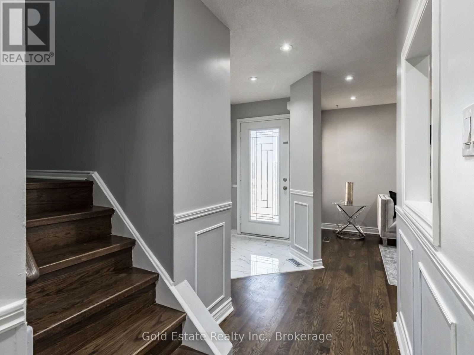 Upper - 25 Horsham Street, Brampton, Ontario  L6X 3R6 - Photo 5 - W12985692