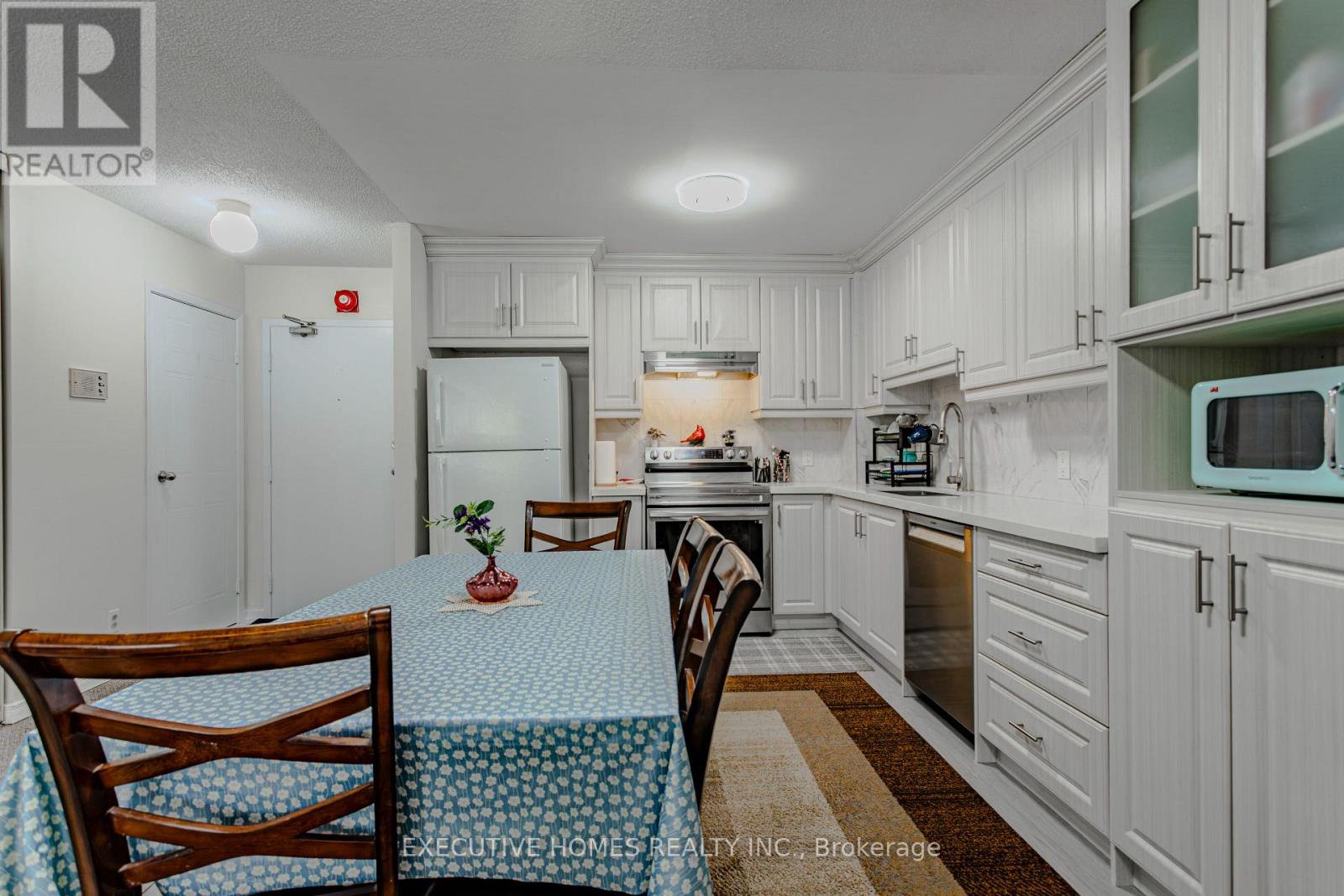 102 - 1275 Cornerbrook Place, Mississauga, Ontario  L5C 3J3 - Photo 13 - W12985716