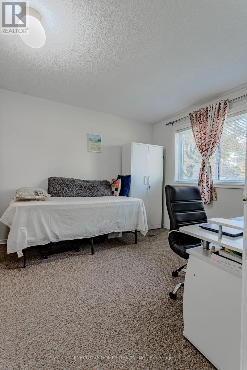 102 - 1275 Cornerbrook Place, Mississauga, Ontario  L5C 3J3 - Photo 32 - W12985716