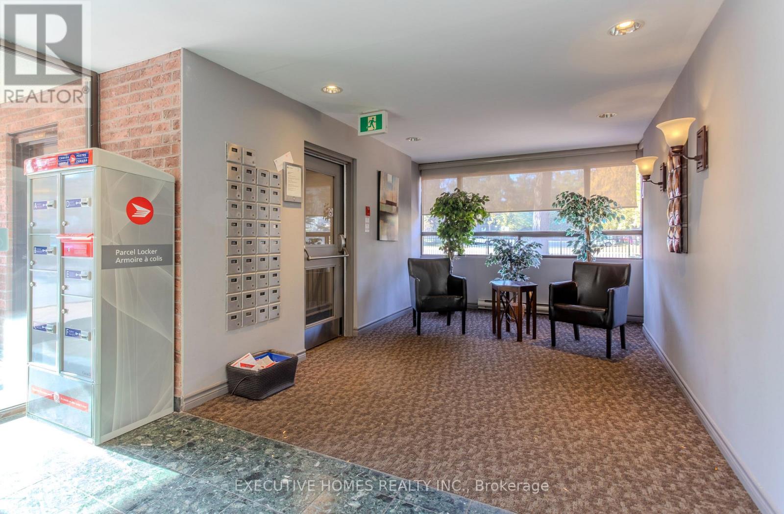 102 - 1275 Cornerbrook Place, Mississauga, Ontario  L5C 3J3 - Photo 5 - W12985716