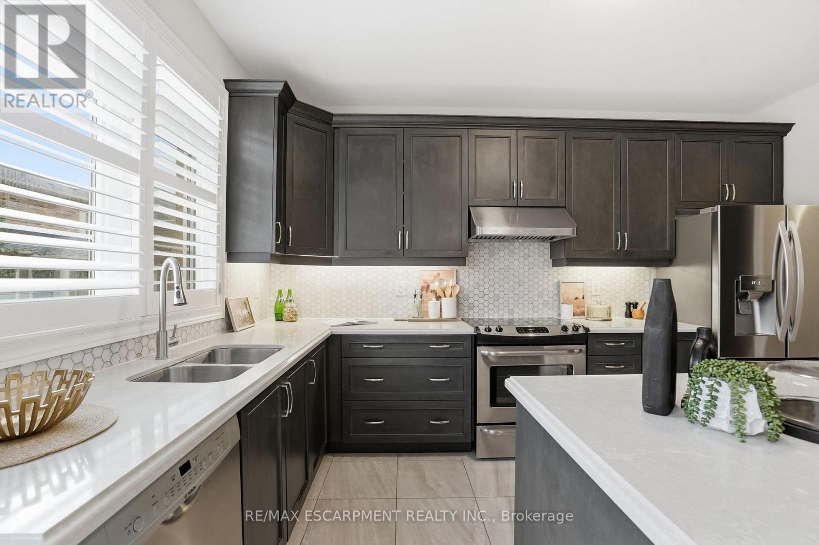 198 Jessie Caverhill Pass, Oakville, Ontario  L6M 0Z6 - Photo 23 - W12985726