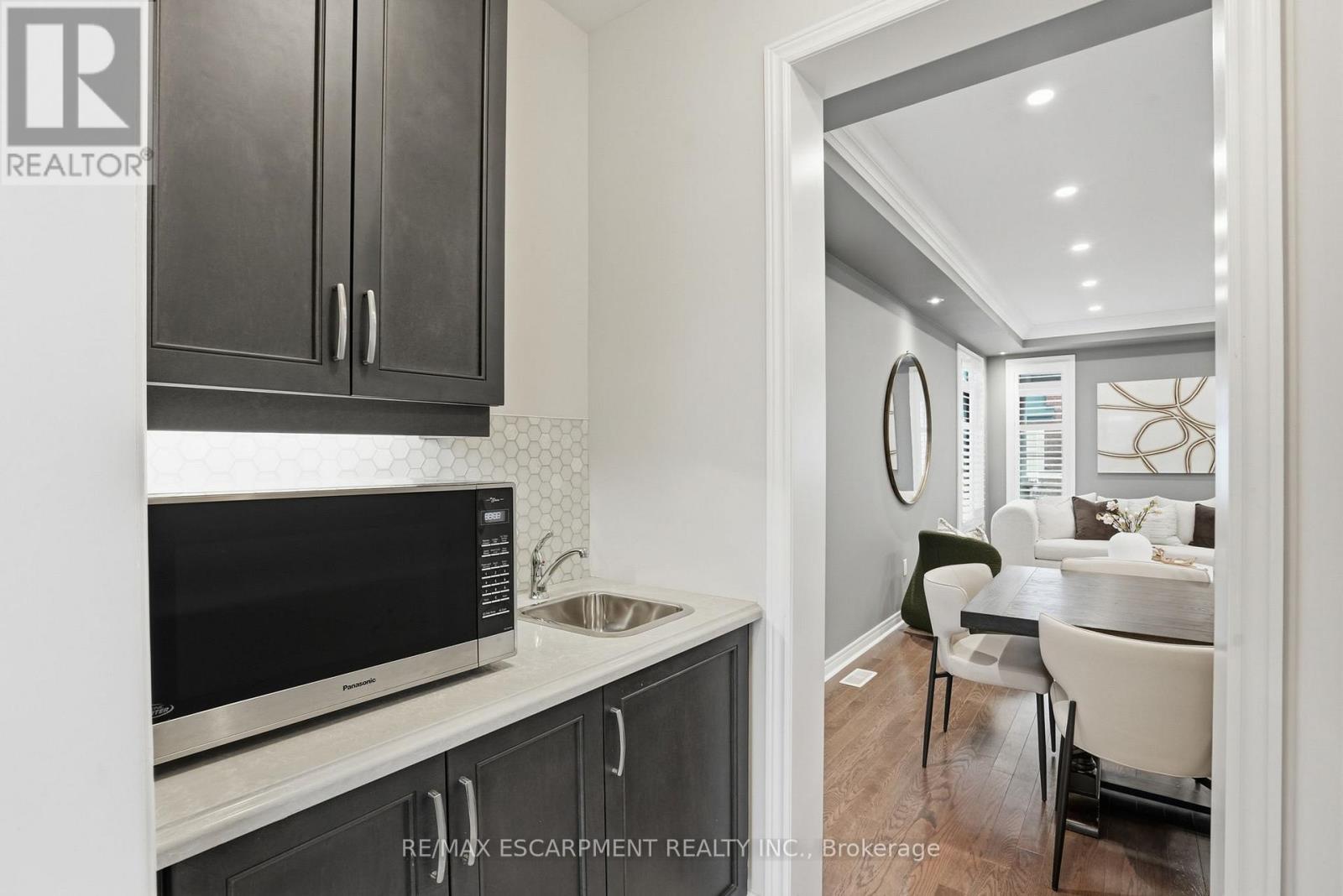 198 Jessie Caverhill Pass, Oakville, Ontario  L6M 0Z6 - Photo 25 - W12985726