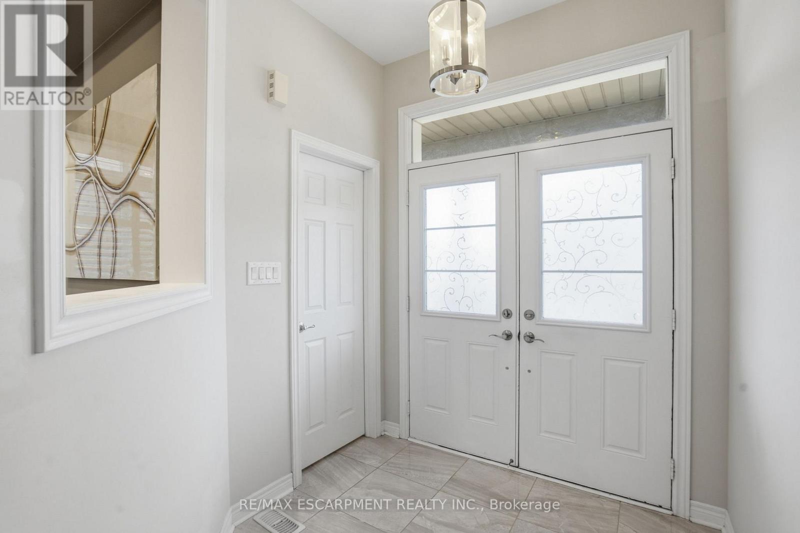 198 Jessie Caverhill Pass, Oakville, Ontario  L6M 0Z6 - Photo 3 - W12985726