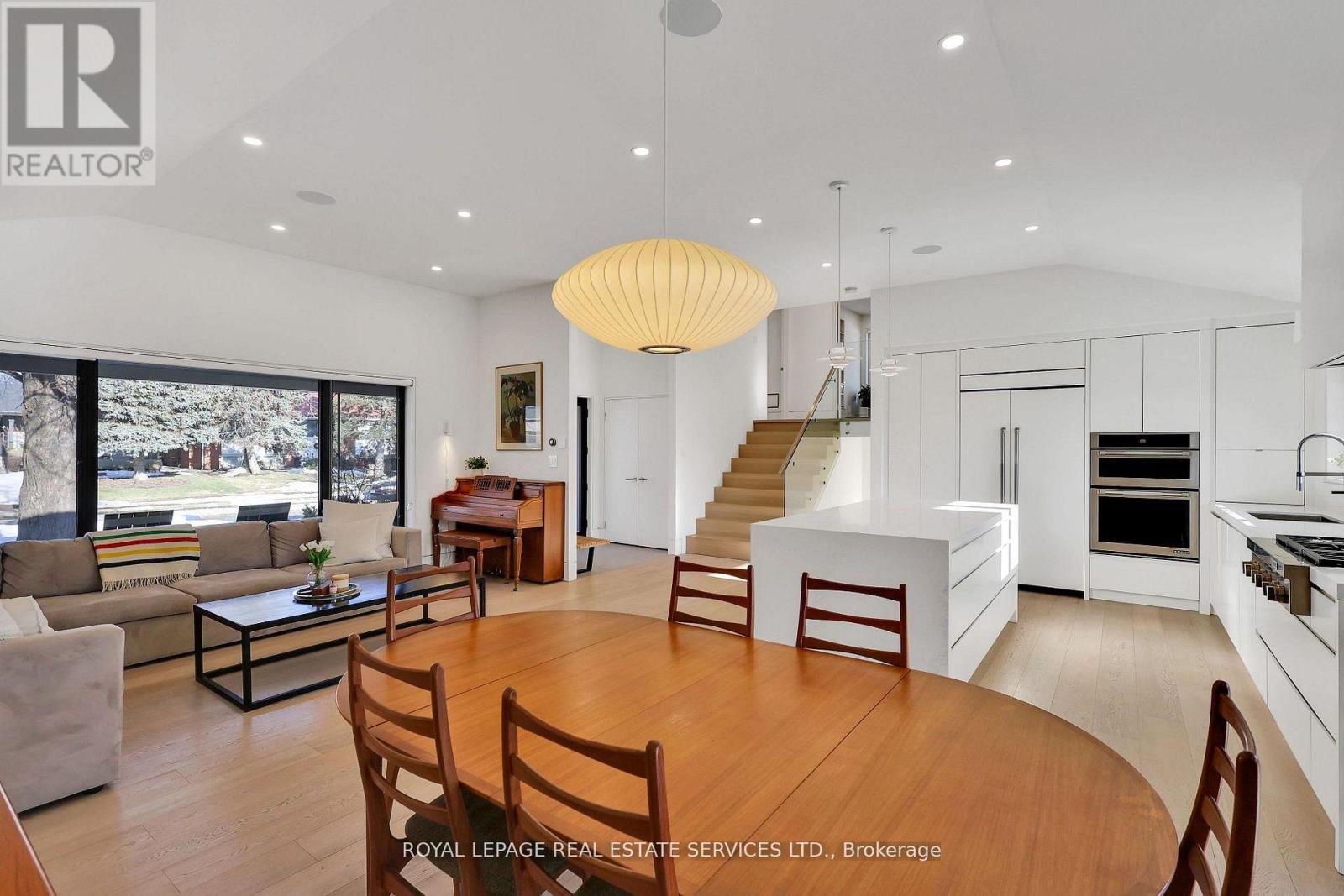 34 Bearbury Drive, Toronto, Ontario  M9C 2G9 - Photo 11 - W12985732