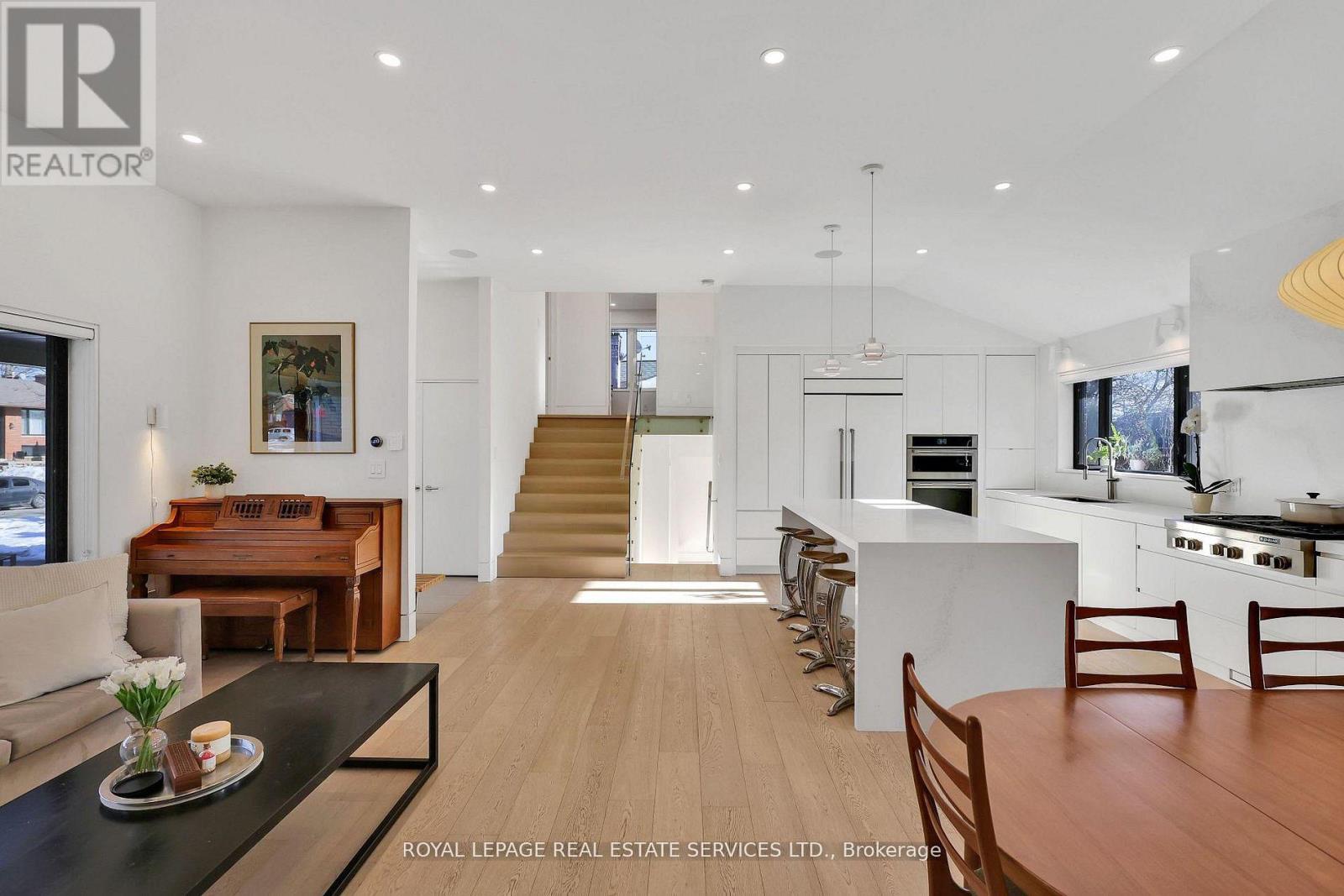 34 Bearbury Drive, Toronto, Ontario  M9C 2G9 - Photo 12 - W12985732