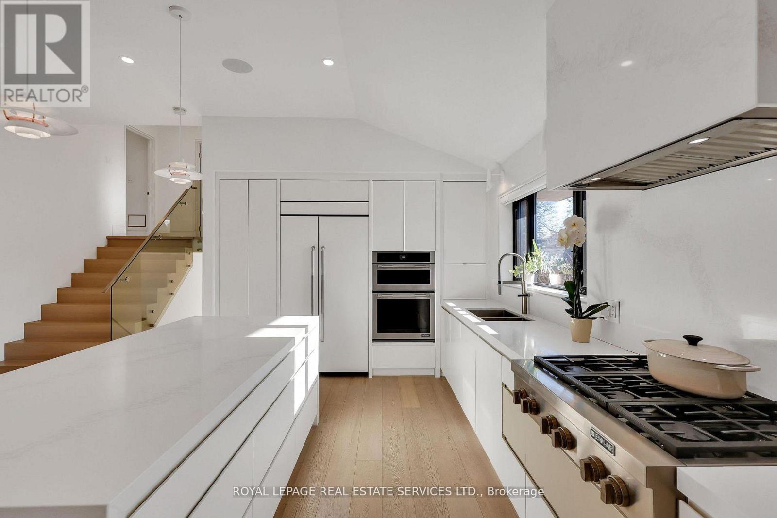 34 Bearbury Drive, Toronto, Ontario  M9C 2G9 - Photo 17 - W12985732