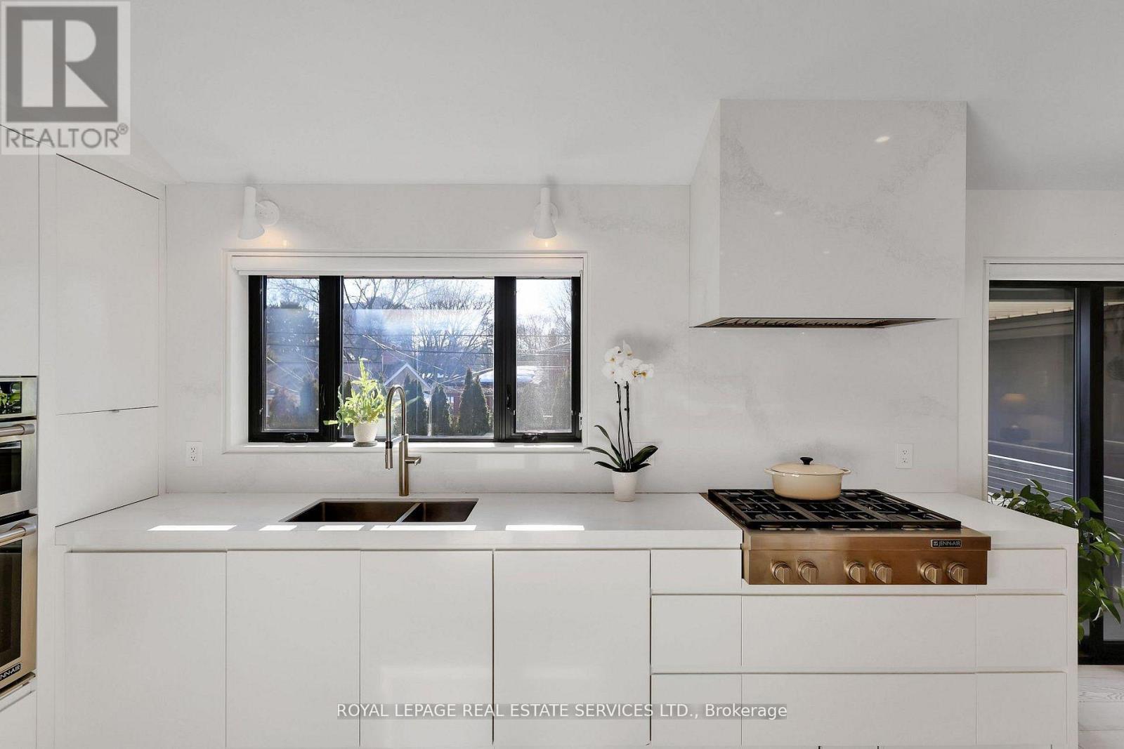 34 Bearbury Drive, Toronto, Ontario  M9C 2G9 - Photo 19 - W12985732