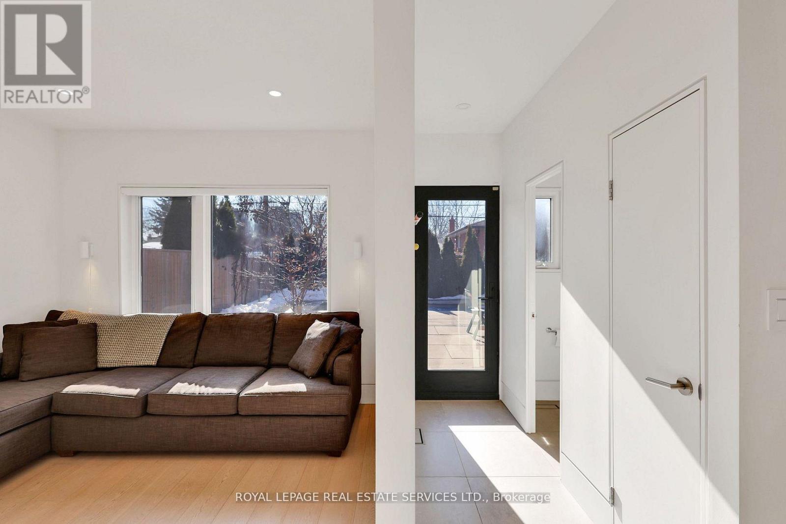 34 Bearbury Drive, Toronto, Ontario  M9C 2G9 - Photo 32 - W12985732