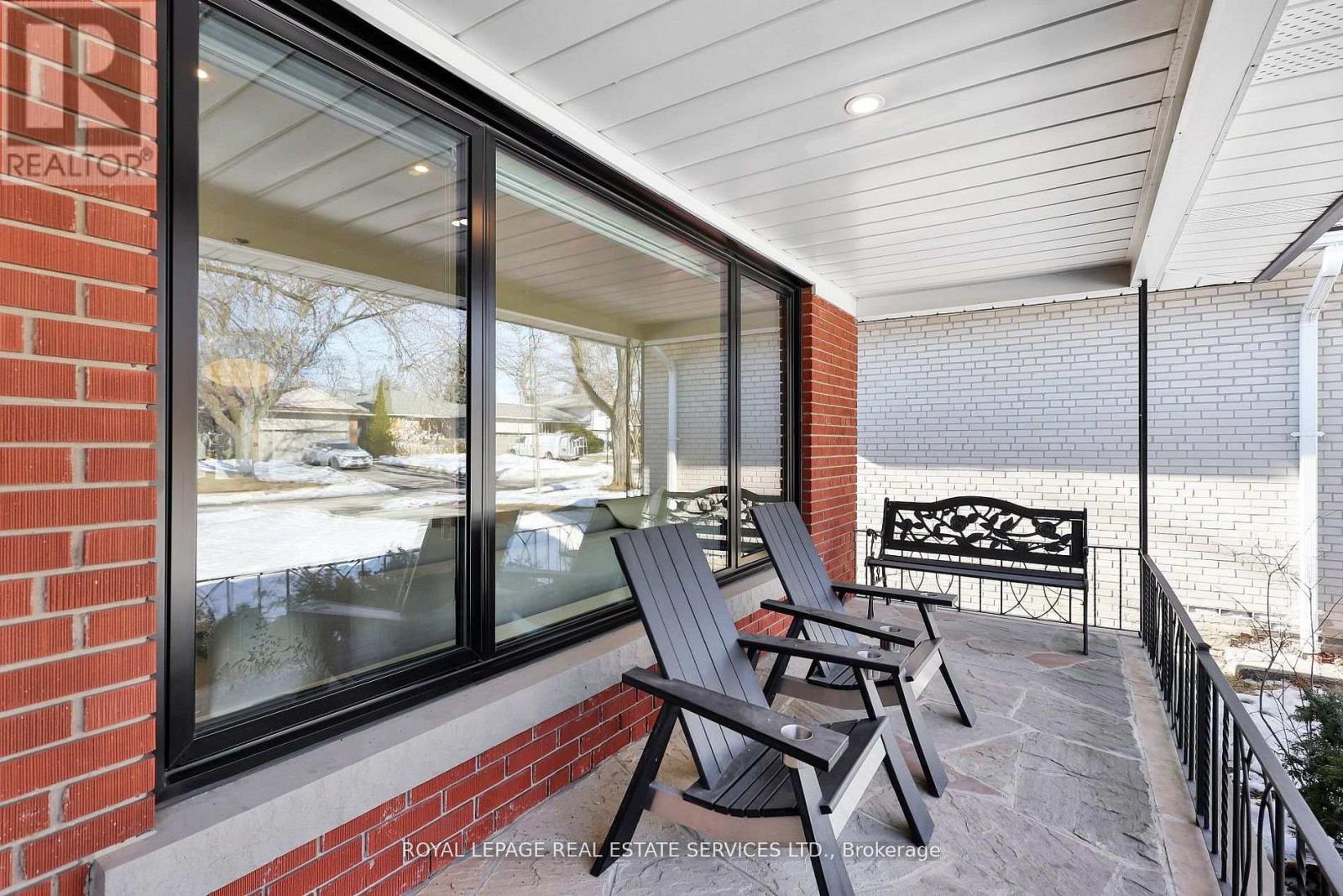 34 Bearbury Drive, Toronto, Ontario  M9C 2G9 - Photo 4 - W12985732