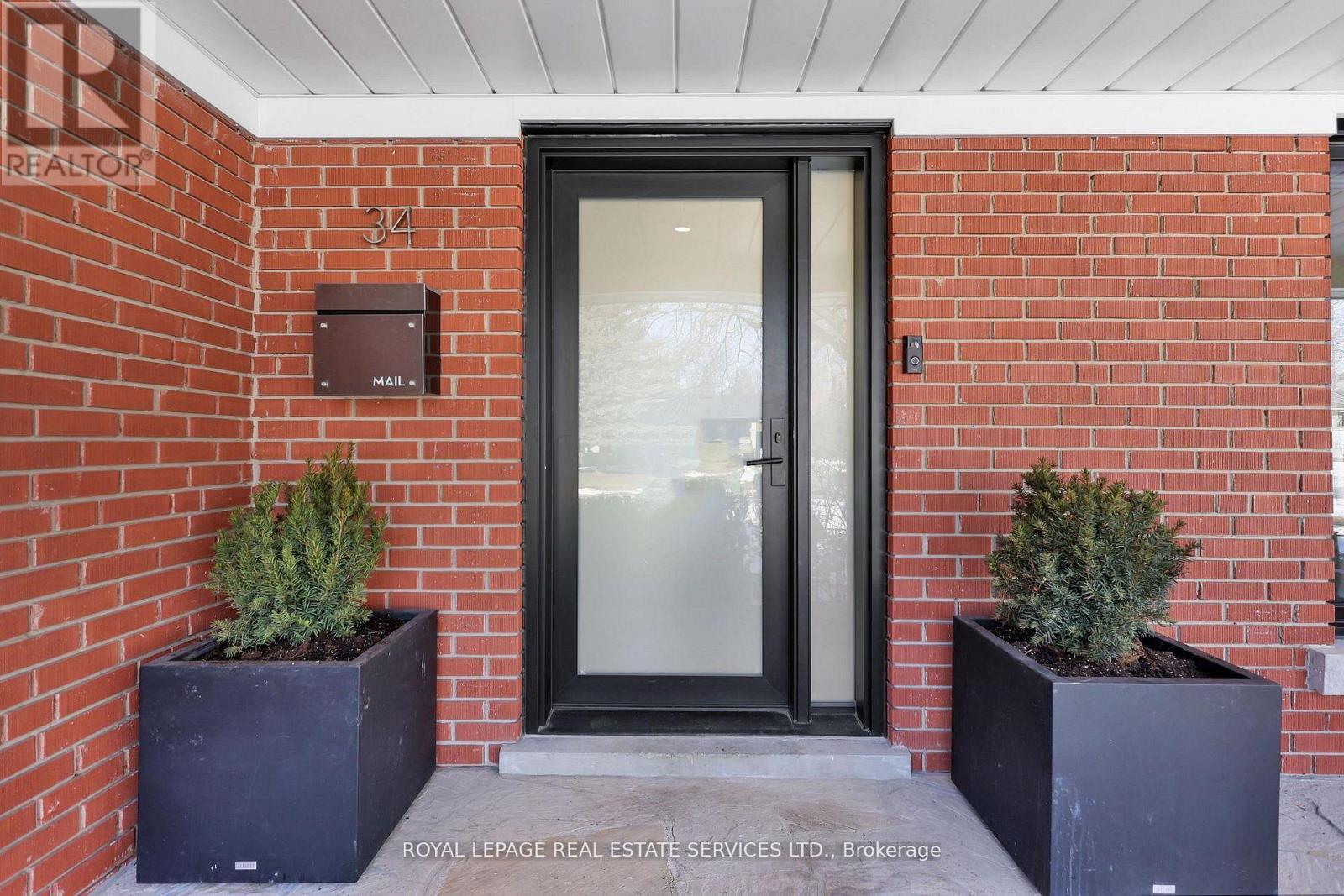 34 Bearbury Drive, Toronto, Ontario  M9C 2G9 - Photo 5 - W12985732