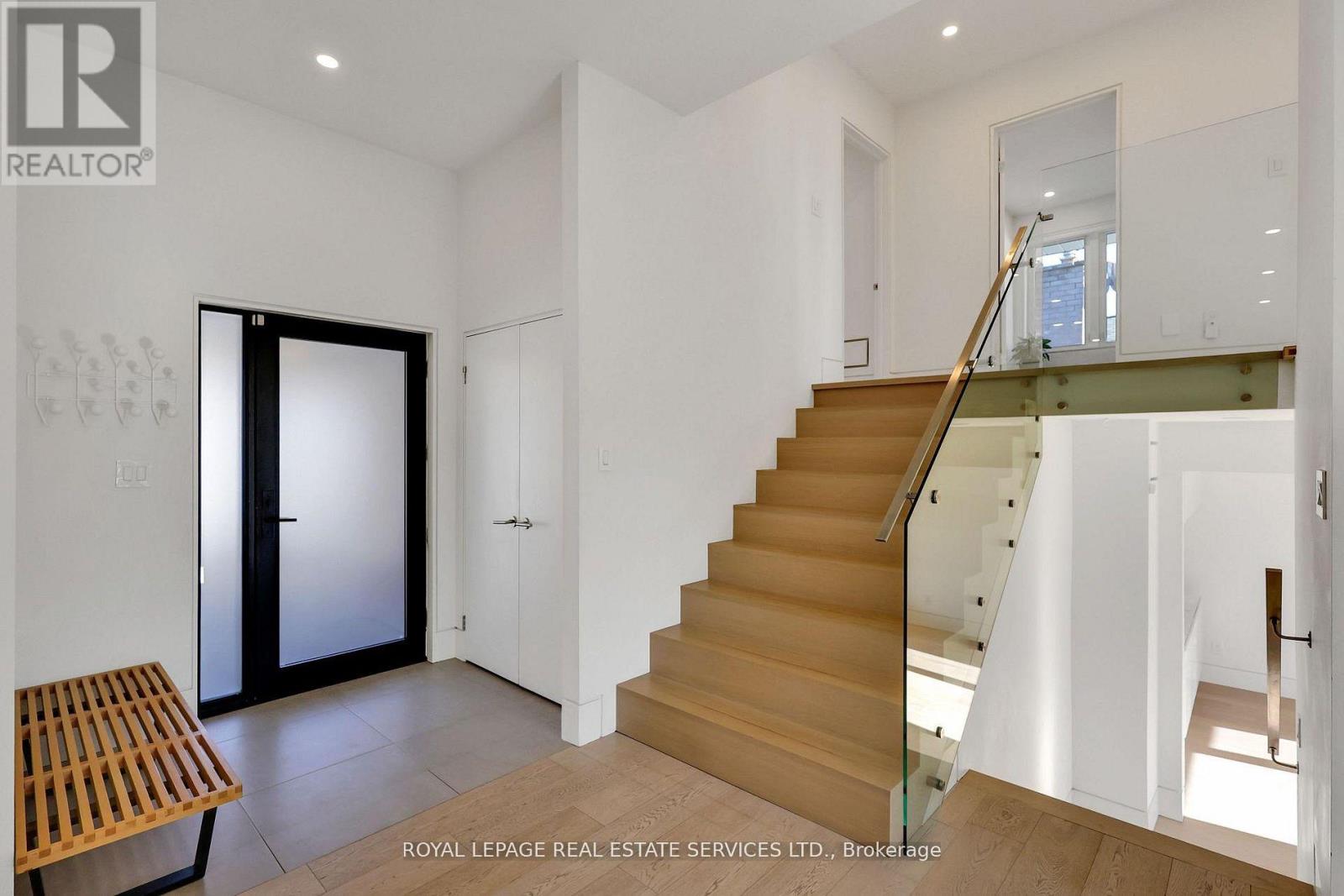 34 Bearbury Drive, Toronto, Ontario  M9C 2G9 - Photo 6 - W12985732