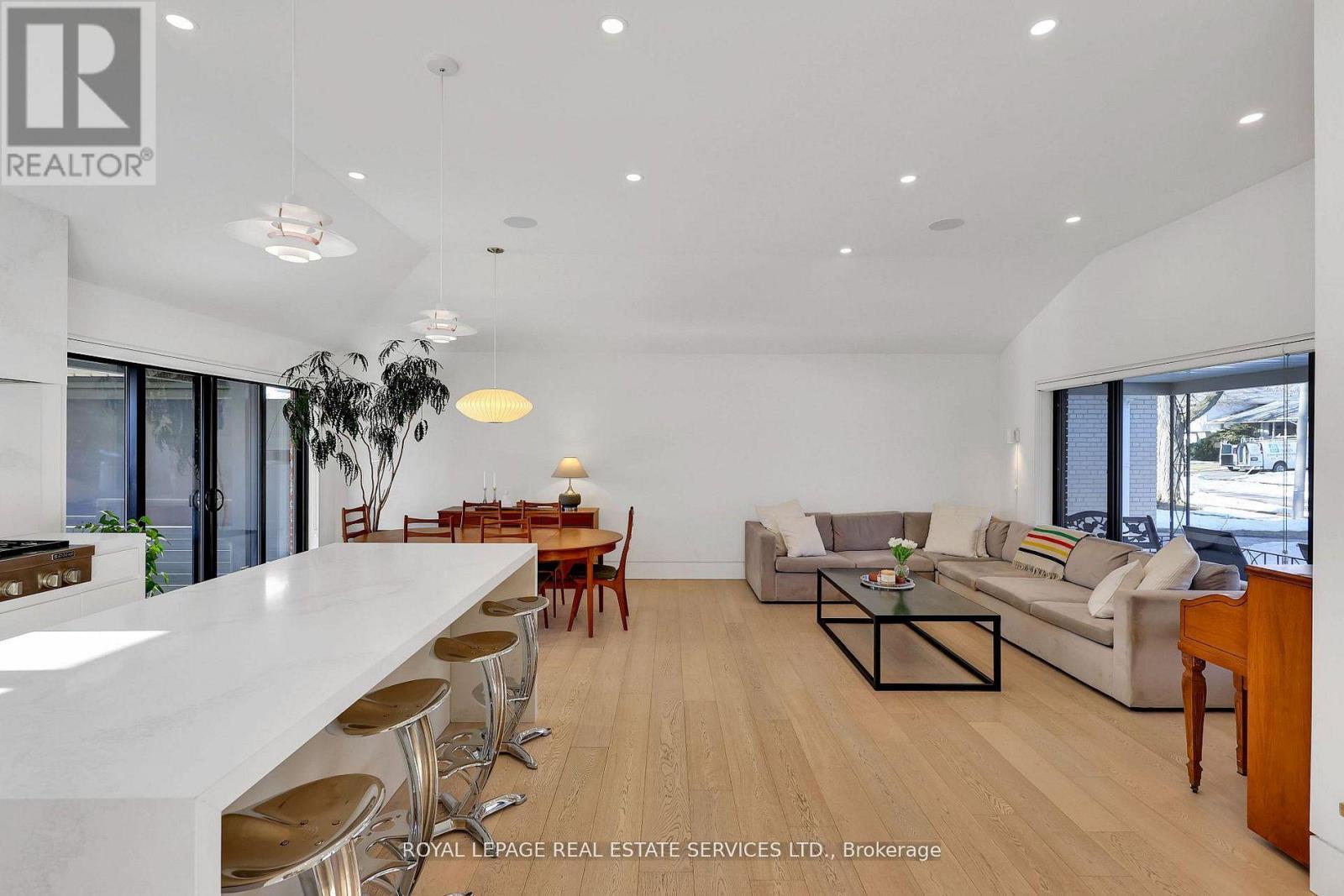 34 Bearbury Drive, Toronto, Ontario  M9C 2G9 - Photo 8 - W12985732