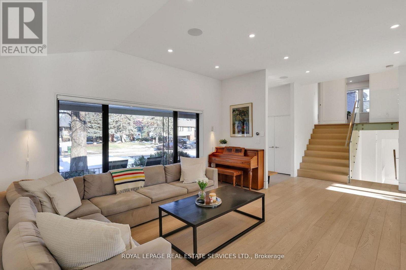 34 Bearbury Drive, Toronto, Ontario  M9C 2G9 - Photo 9 - W12985732