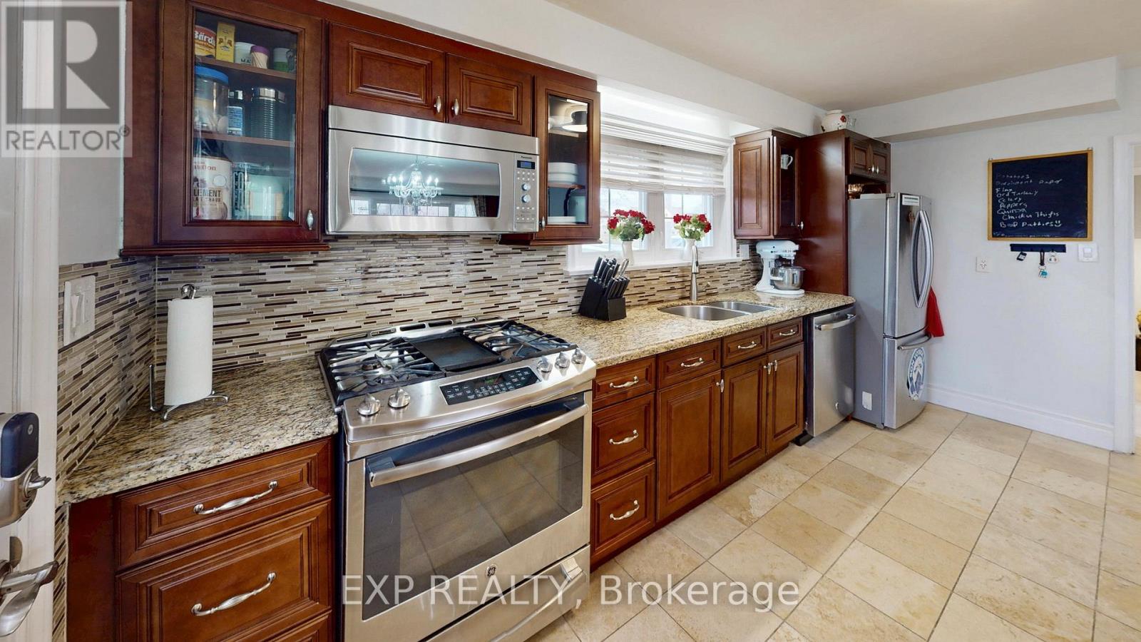 77 Letchworth Crescent, Toronto, Ontario  M3M 1Z1 - Photo 14 - W12985734