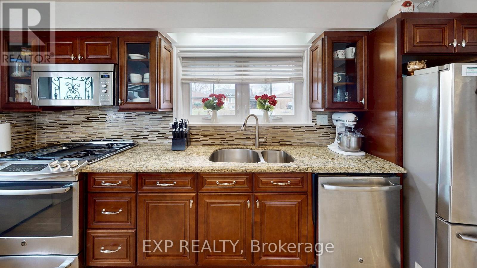 77 Letchworth Crescent, Toronto, Ontario  M3M 1Z1 - Photo 16 - W12985734