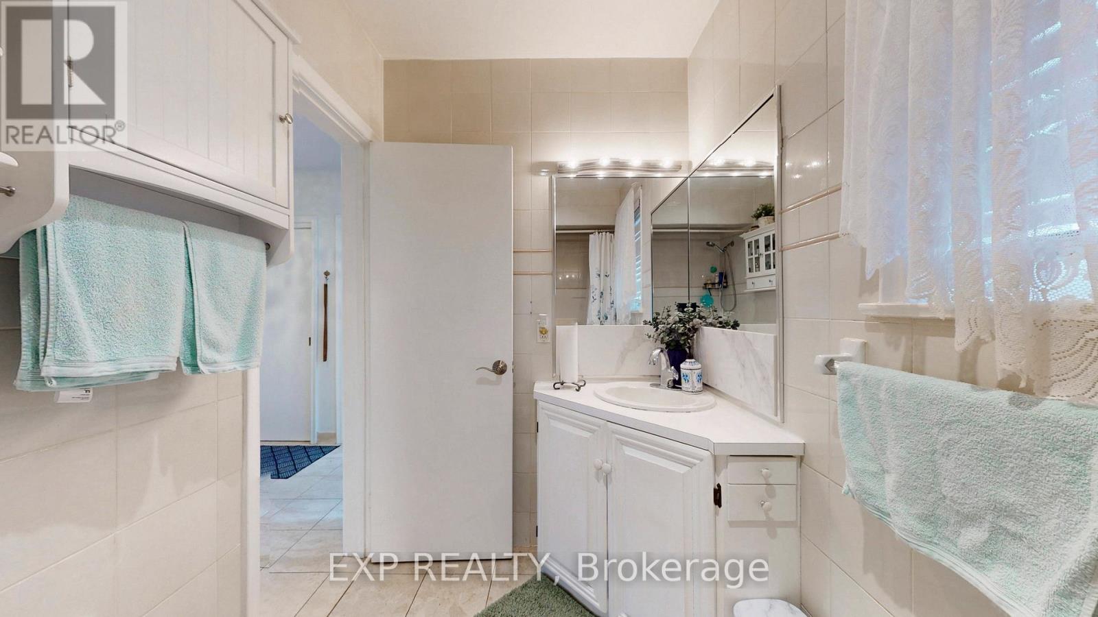 77 Letchworth Crescent, Toronto, Ontario  M3M 1Z1 - Photo 19 - W12985734