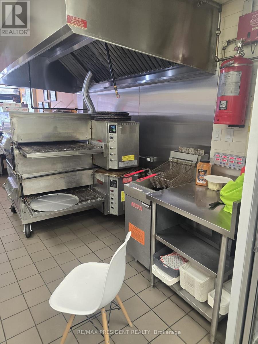 4986 Dundas Street W, Toronto, Ontario  M9A 1B7 - Photo 3 - W12985746