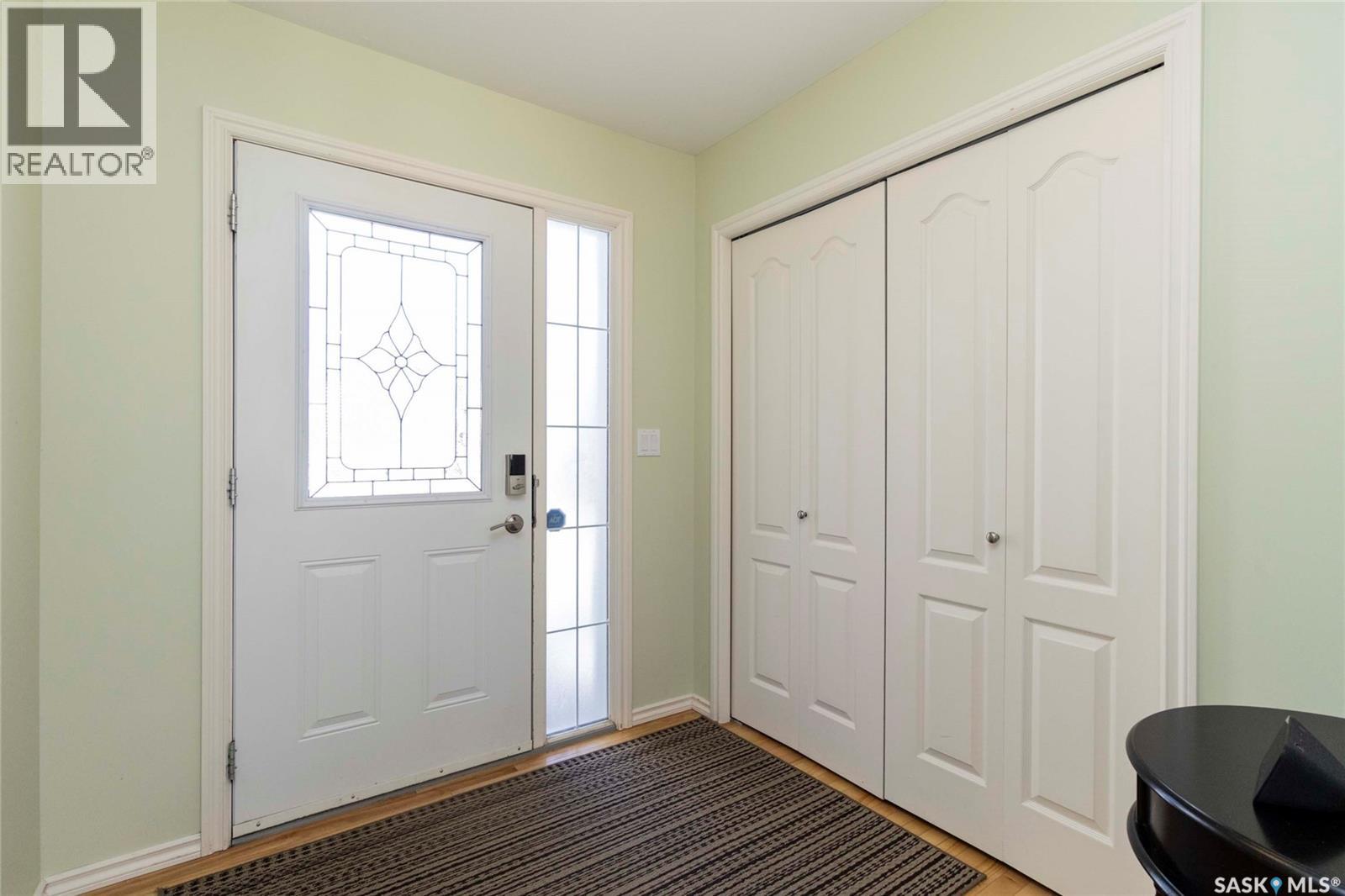 147 Martin Crescent, Saskatoon, Saskatchewan  S7T 0A7 - Photo 2 - SK032450