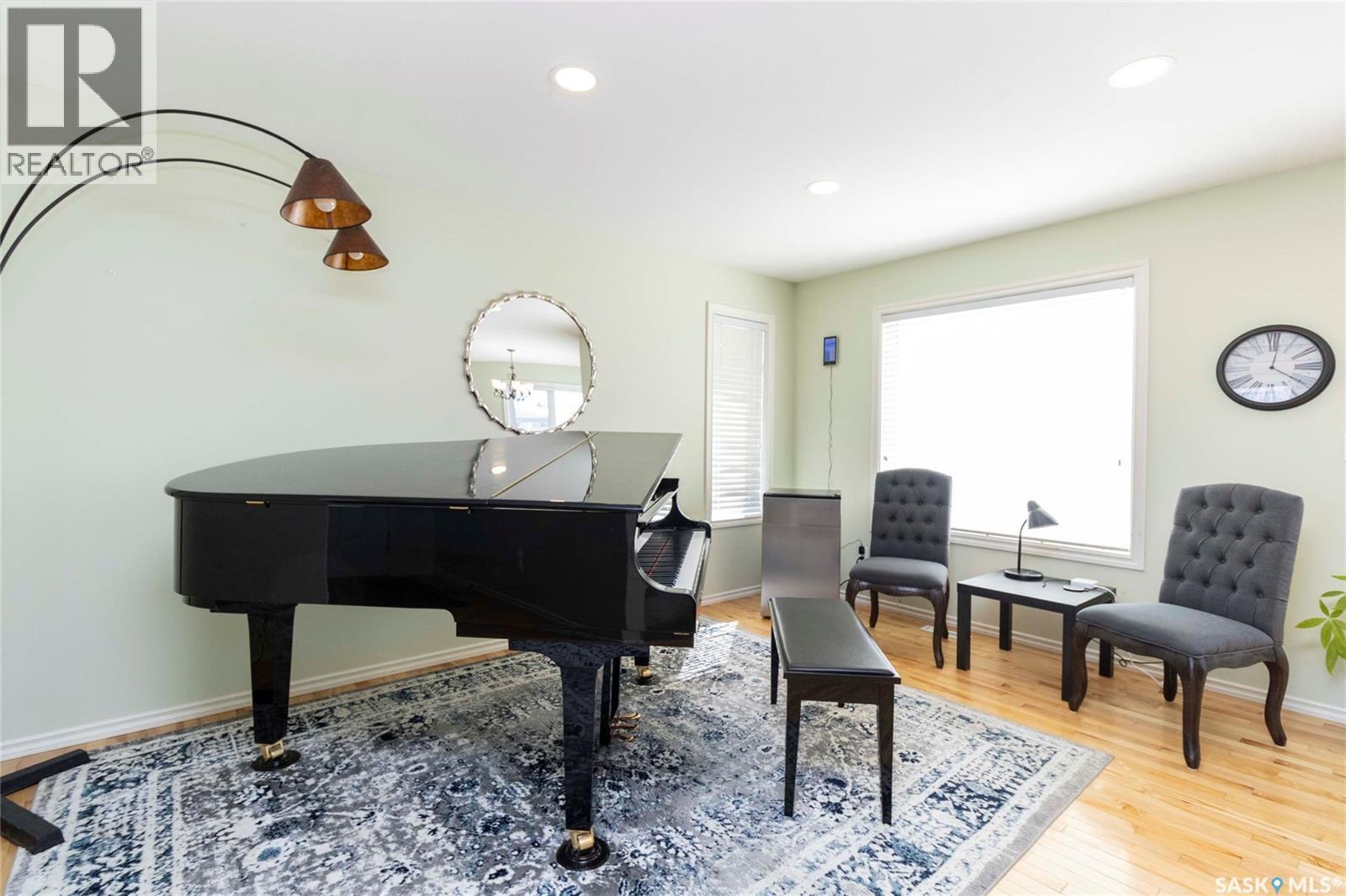 147 Martin Crescent, Saskatoon, Saskatchewan  S7T 0A7 - Photo 4 - SK032450