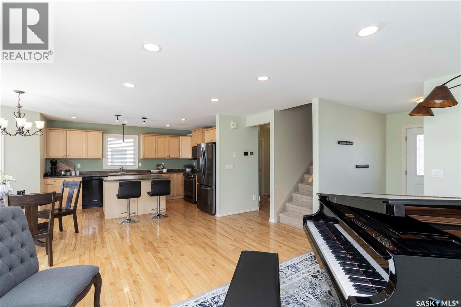 147 Martin Crescent, Saskatoon, Saskatchewan  S7T 0A7 - Photo 5 - SK032450