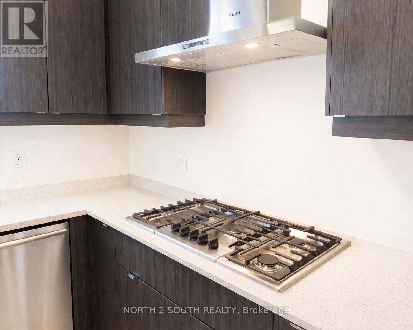 32 Carville Woods Circle, Vaughan, Ontario  L6A 4Z6 - Photo 4 - N12983712