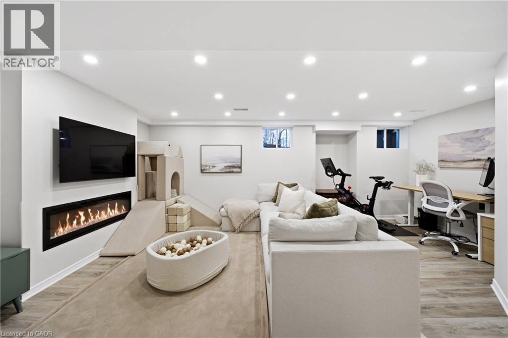 230 Avonsyde Boulevard Unit# 31, Waterdown, Ontario  L8B 1T9 - Photo 38 - 40819714