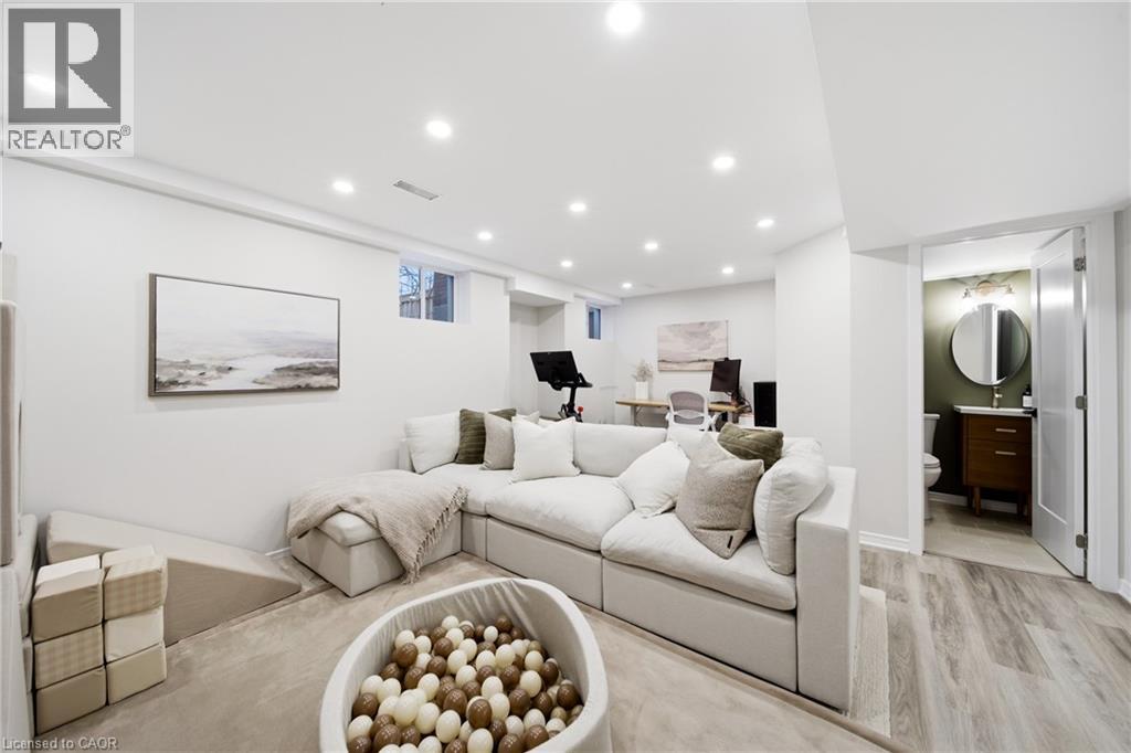 230 Avonsyde Boulevard Unit# 31, Waterdown, Ontario  L8B 1T9 - Photo 39 - 40819714