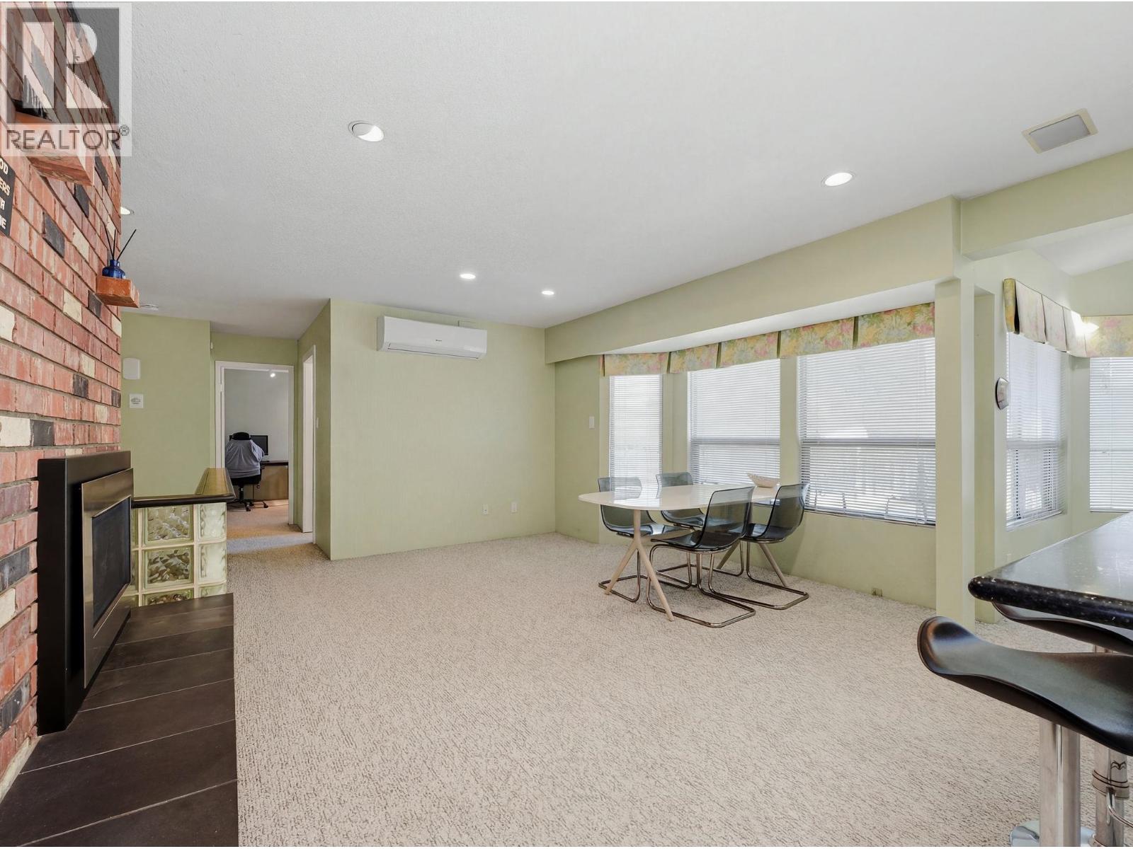 4264 Fitzgerald Avenue, Burnaby, British Columbia  V5G 3R8 - Photo 2 - R3109838