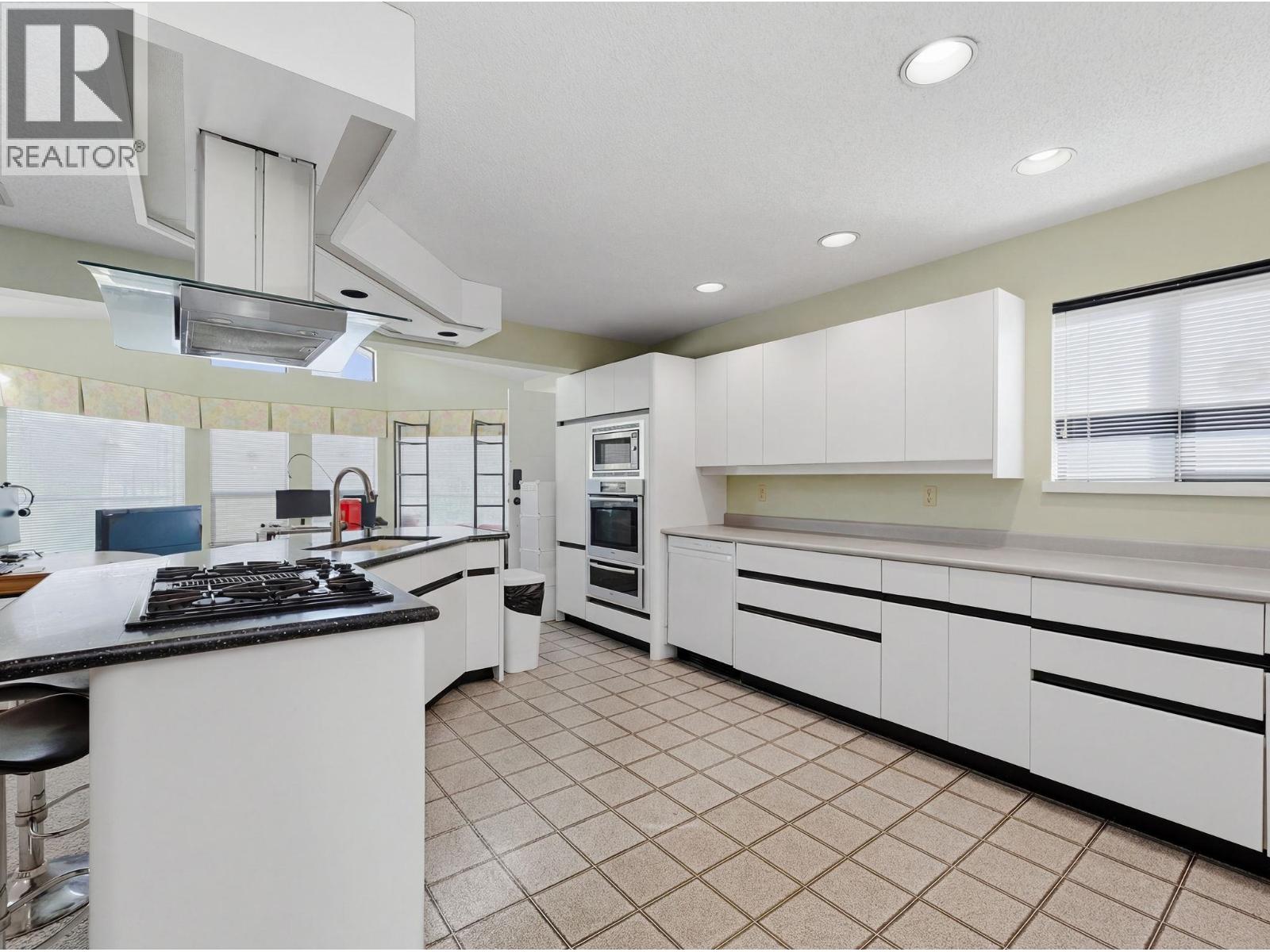 4264 Fitzgerald Avenue, Burnaby, British Columbia  V5G 3R8 - Photo 8 - R3109838