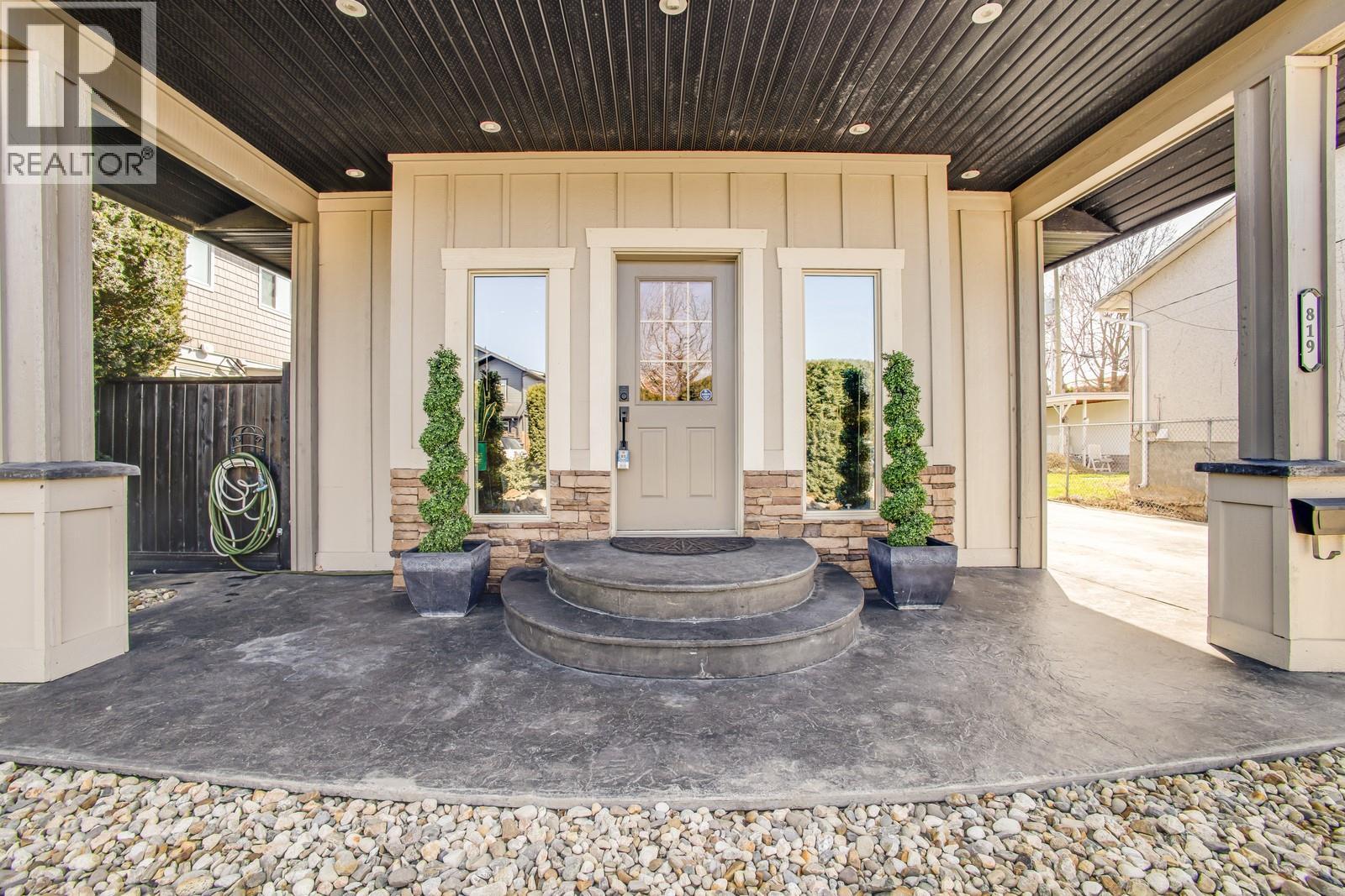 819 Cadder Avenue Kelowna Photo 3