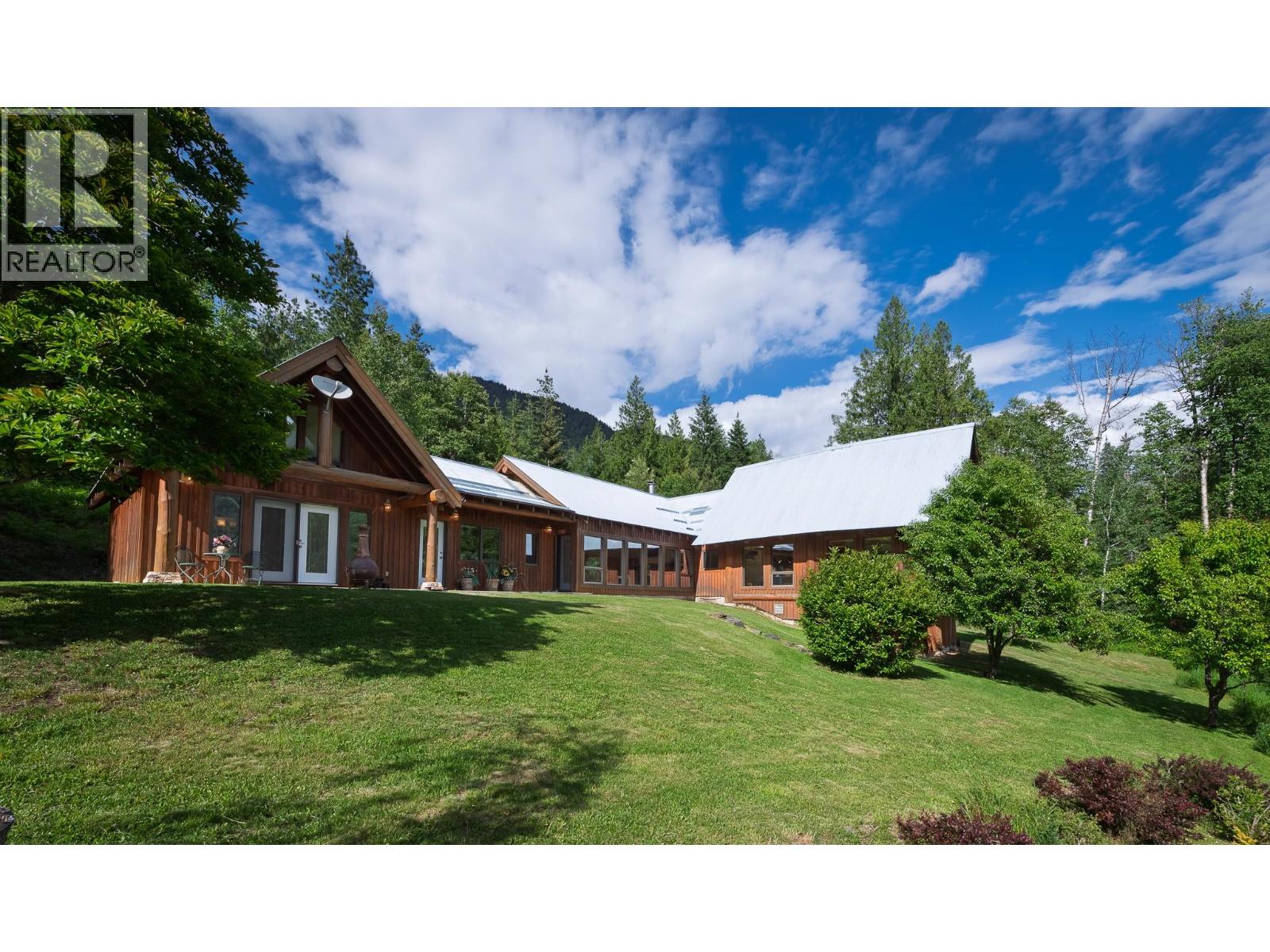 Crawford Bay House for sale:  3 bedroom 2,939 sq.ft. (Listed 2026-04-13)