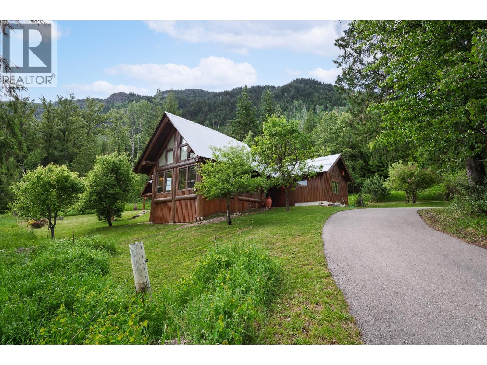 16749 Crawford Creek Road, Crawford Bay, British Columbia  V0B 1E0 - Photo 4 - 10382920