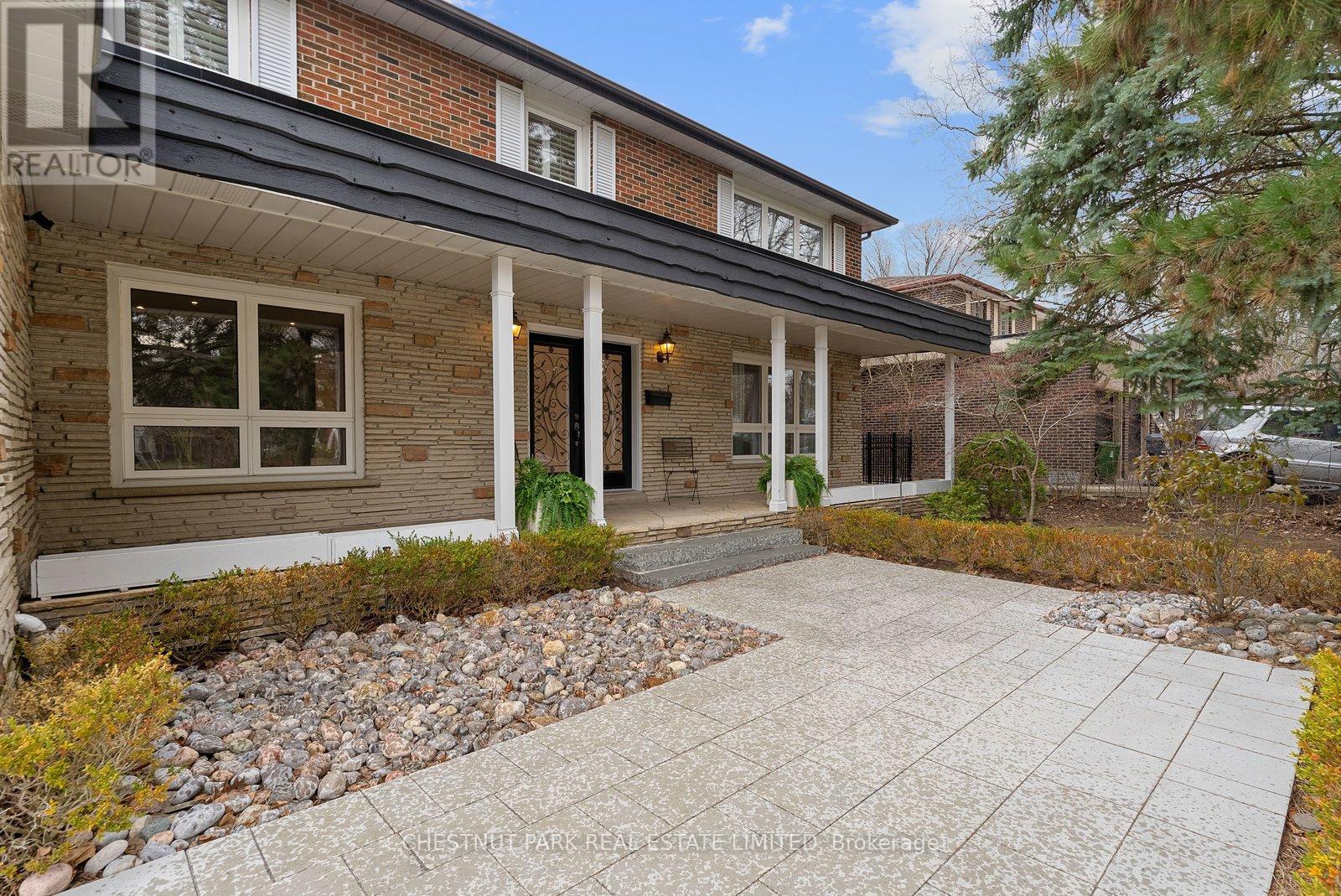 16 Sagewood Drive, Toronto, Ontario  M3B 3G5 - Photo 2 - C12985804