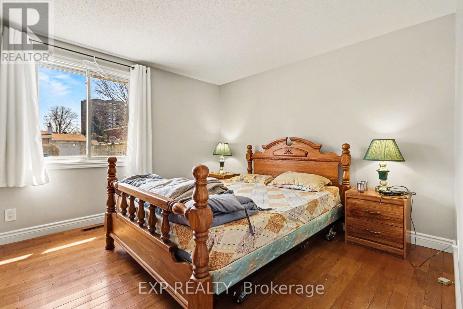 2 Folkstone Court, Ottawa, Ontario  K1B 4J9 - Photo 10 - X12985786