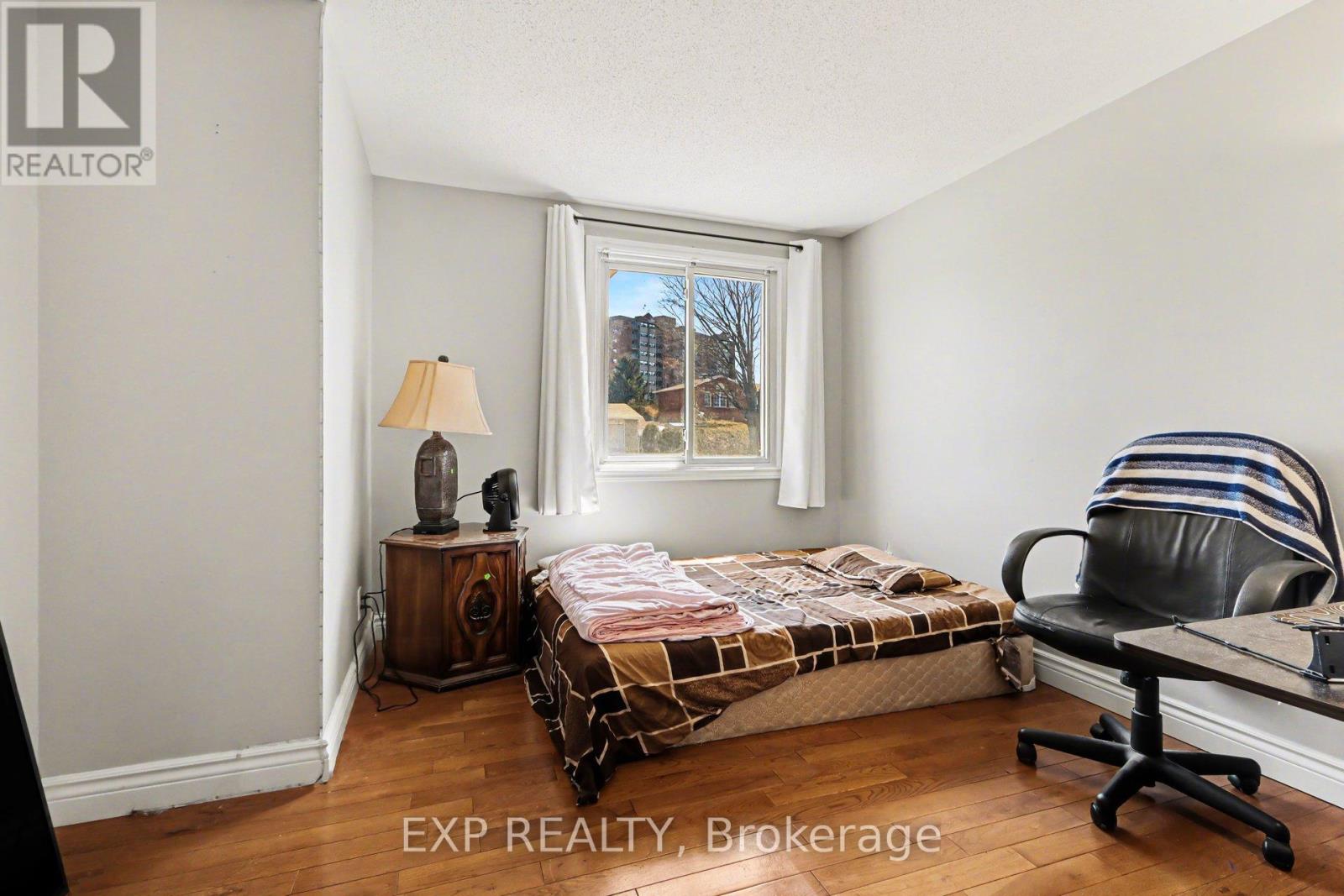 2 Folkstone Court, Ottawa, Ontario  K1B 4J9 - Photo 11 - X12985786