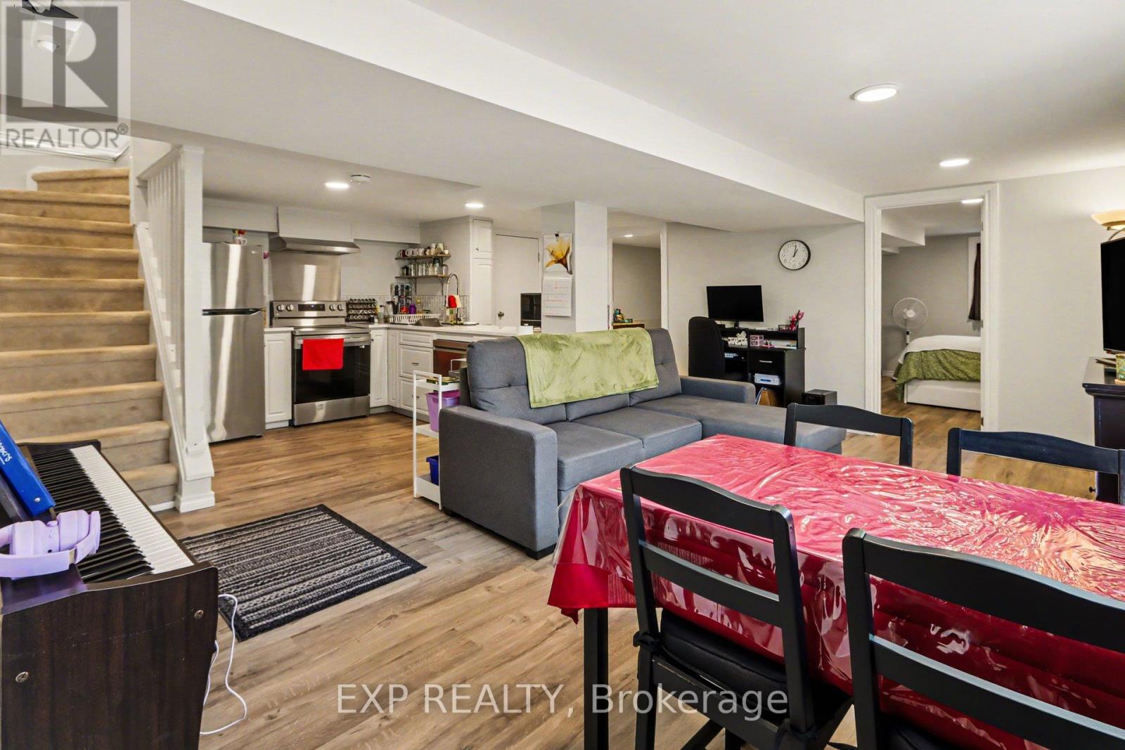 2 Folkstone Court, Ottawa, Ontario  K1B 4J9 - Photo 15 - X12985786