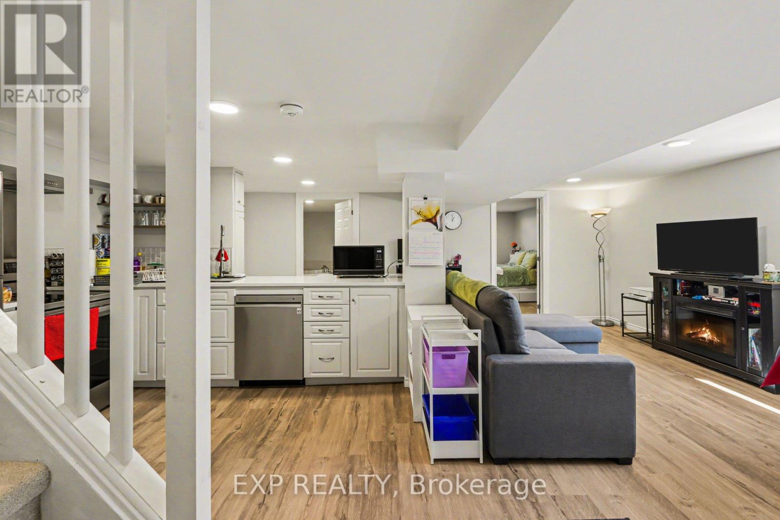 2 Folkstone Court, Ottawa, Ontario  K1B 4J9 - Photo 19 - X12985786